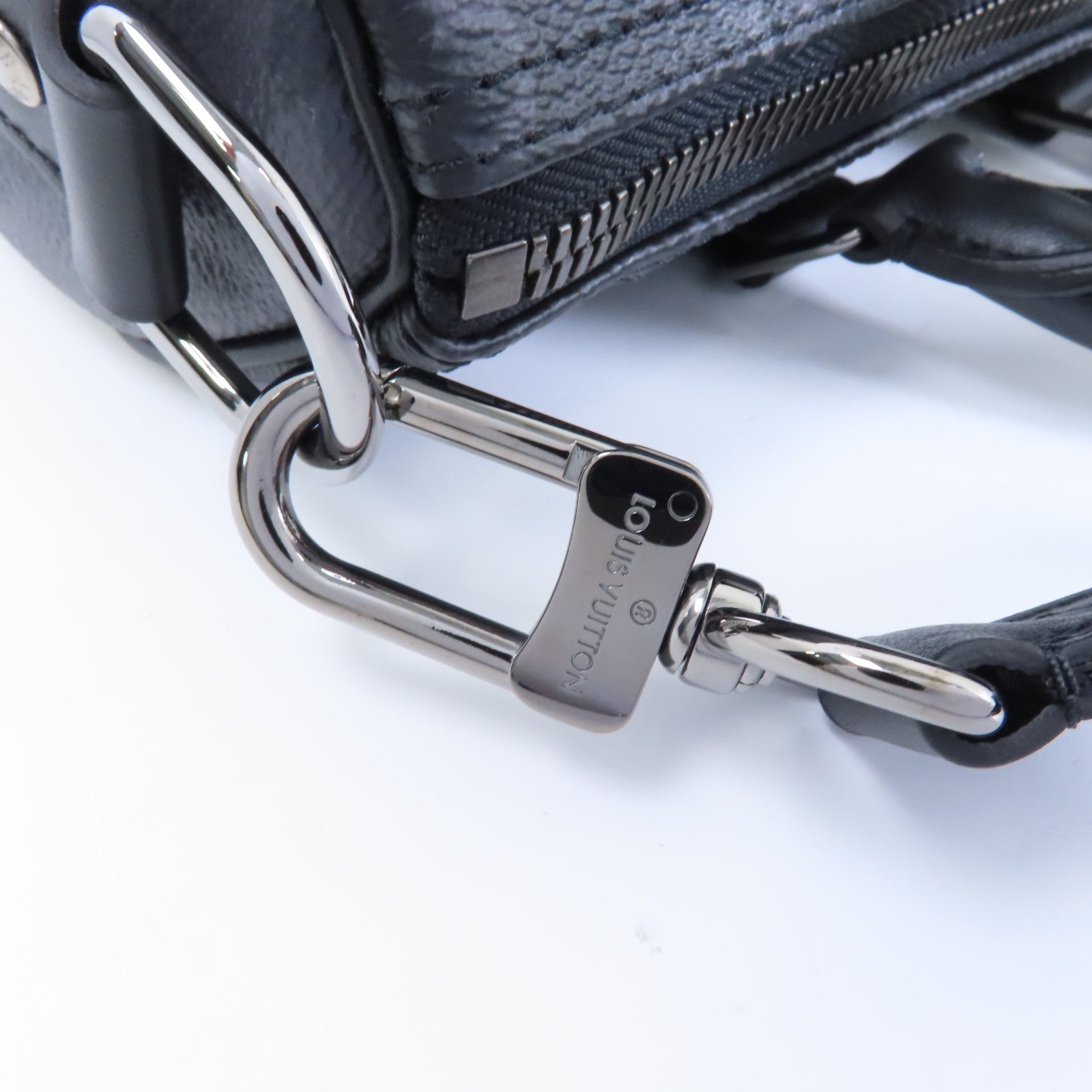 LOUIS VUITTON Monogram Eclipse Keepall 25銀扣手挽肩背兩用袋