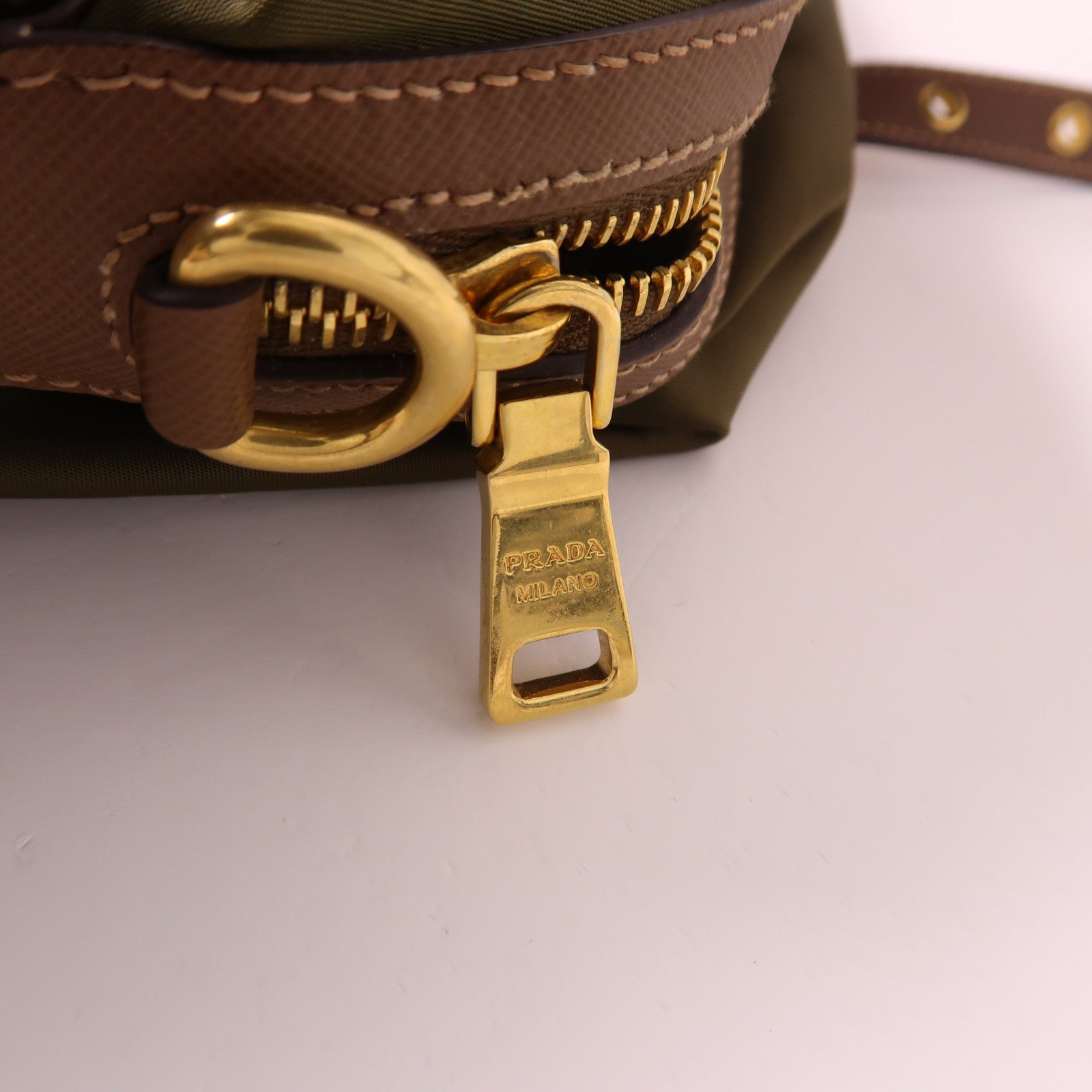 PRADA 尼龍Shoulder Bag金扣肩背袋