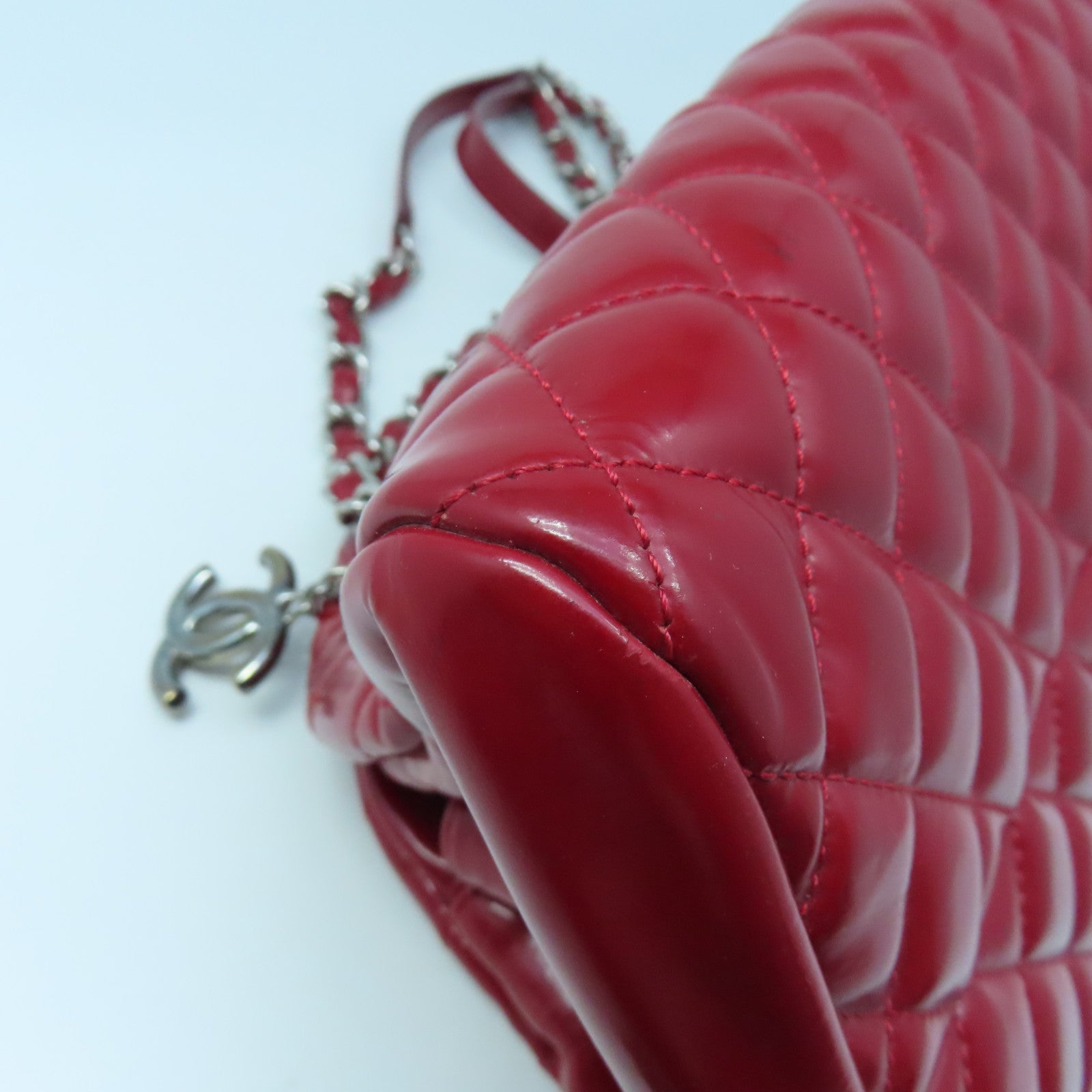 CHANEL rhombic patent leather Mademoiselle Bowling Bag silver buckle chain shoulder bag red