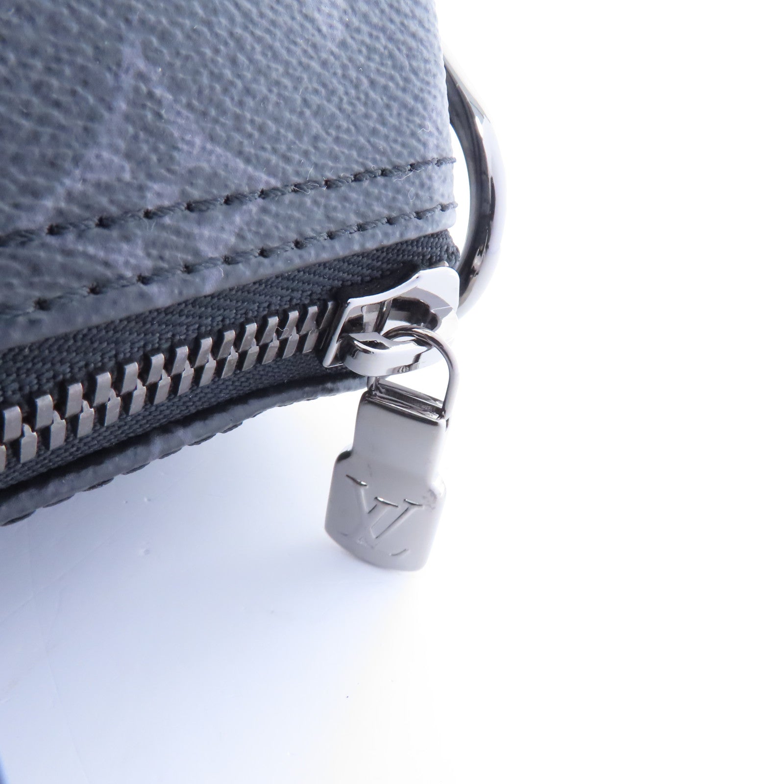 LOUIS VUITTON Monogram Eclipse Keepall 25銀扣手挽肩背兩用袋
