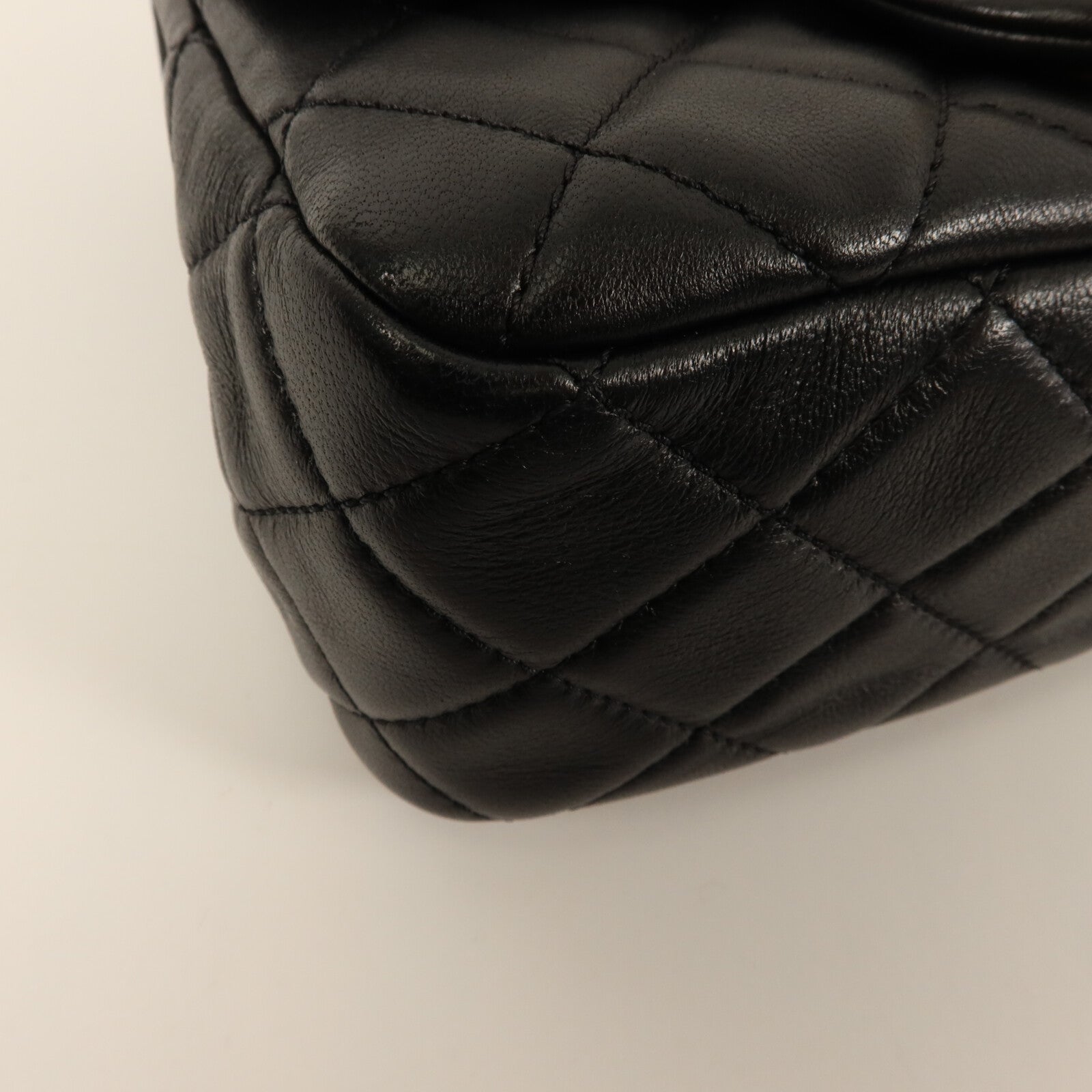 CHANEL 羊皮皮革Mini Classic 17 With Gold Ball鏈帶肩背袋