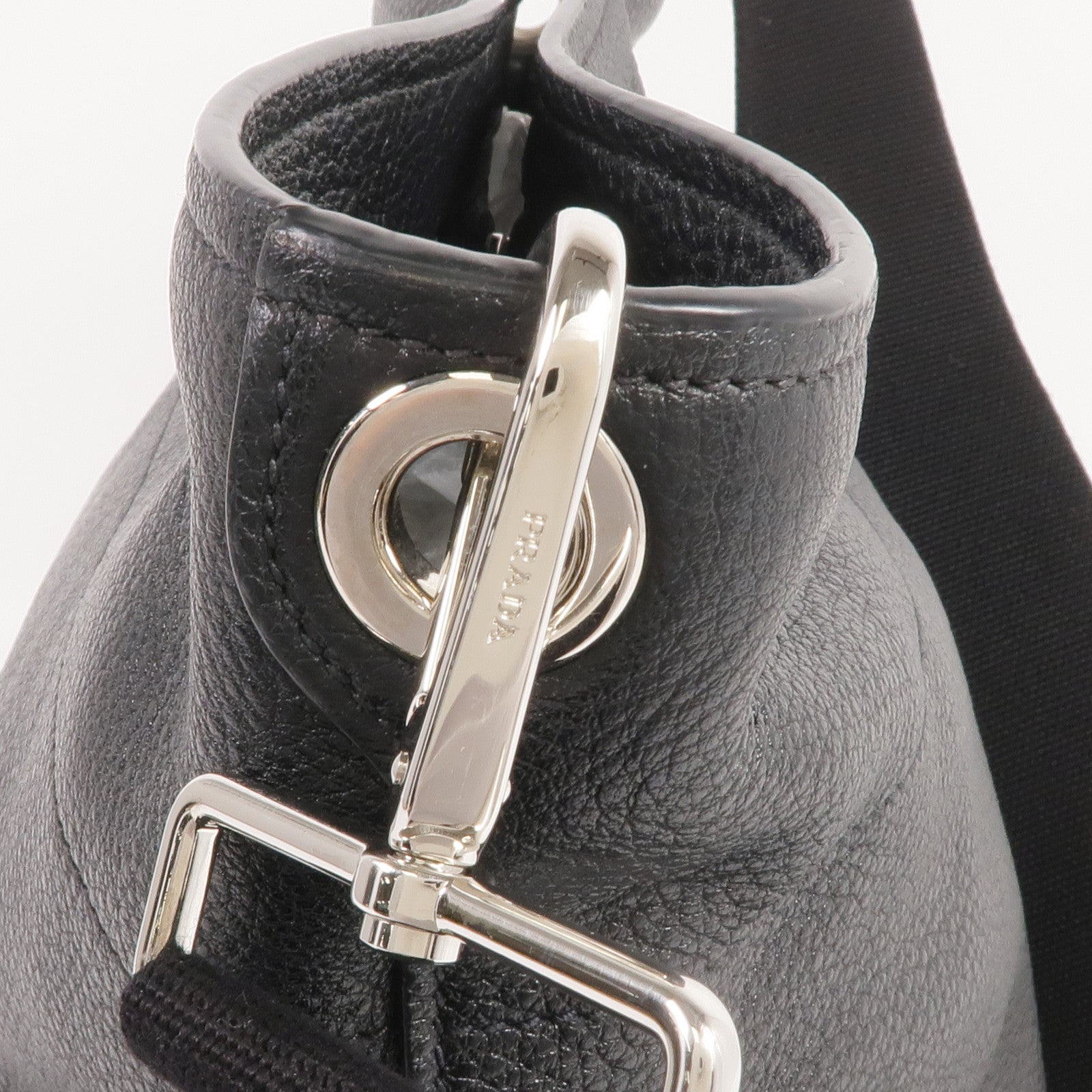 PRADA 牛皮皮革Shoulder Bag銀扣肩背袋