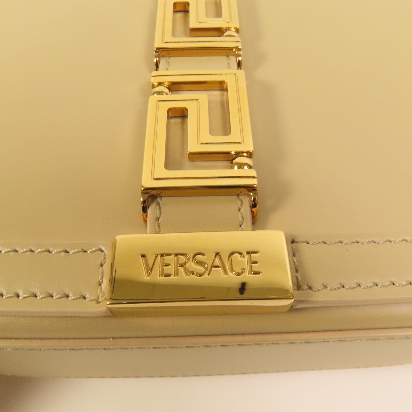 VERSACE 牛皮皮革Greca Goddness金扣肩背袋
