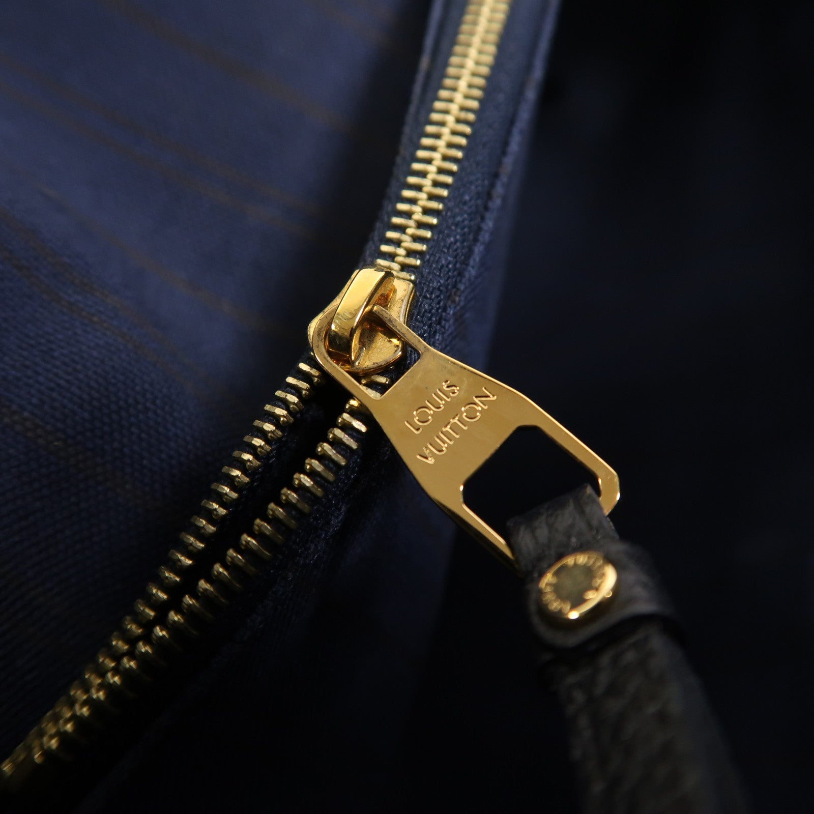 LOUIS VUITTON Monogram Empreinte Lumineuse PM金扣肩背袋