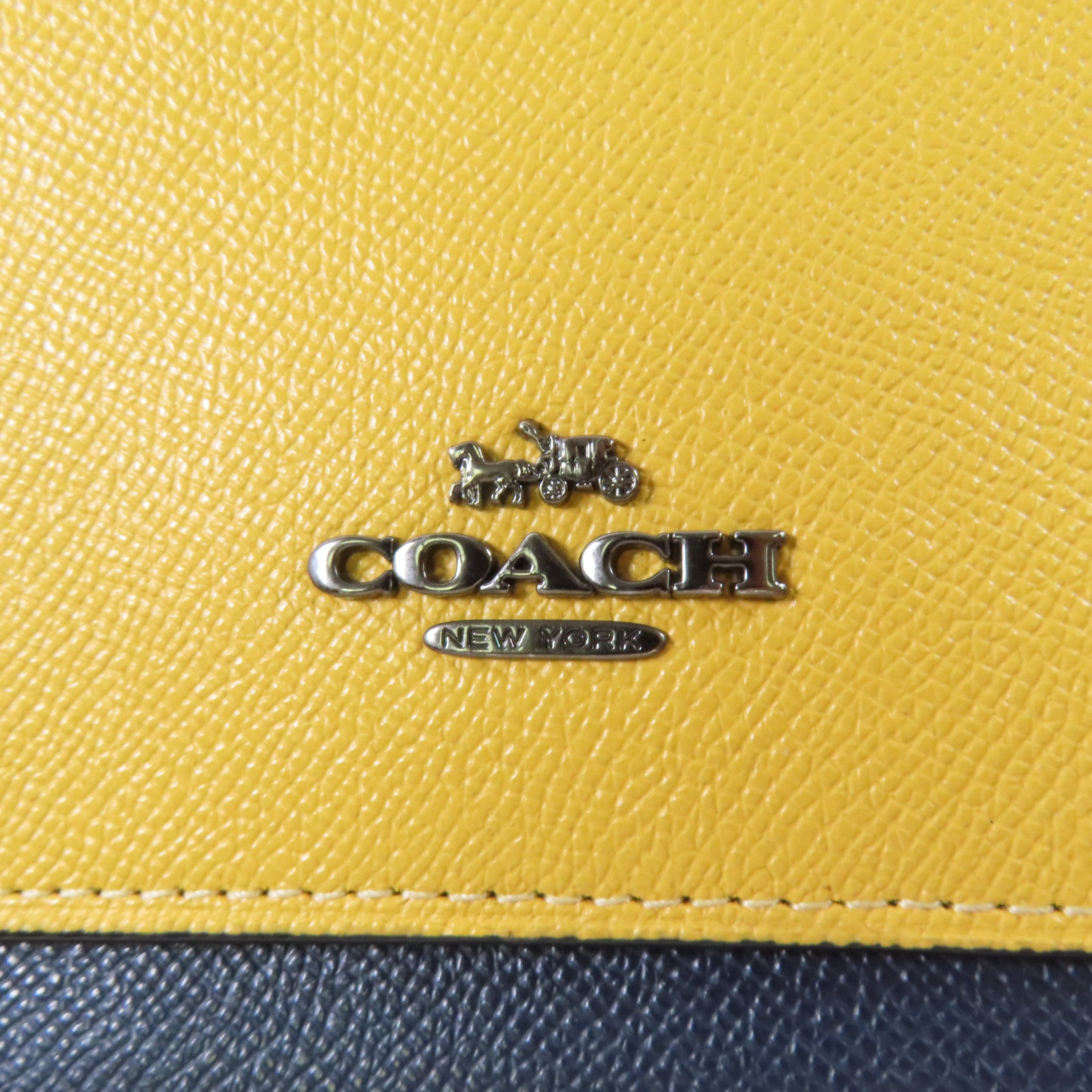 COACH 塗層帆布Shoulder Bag銀扣鏈帶肩背袋