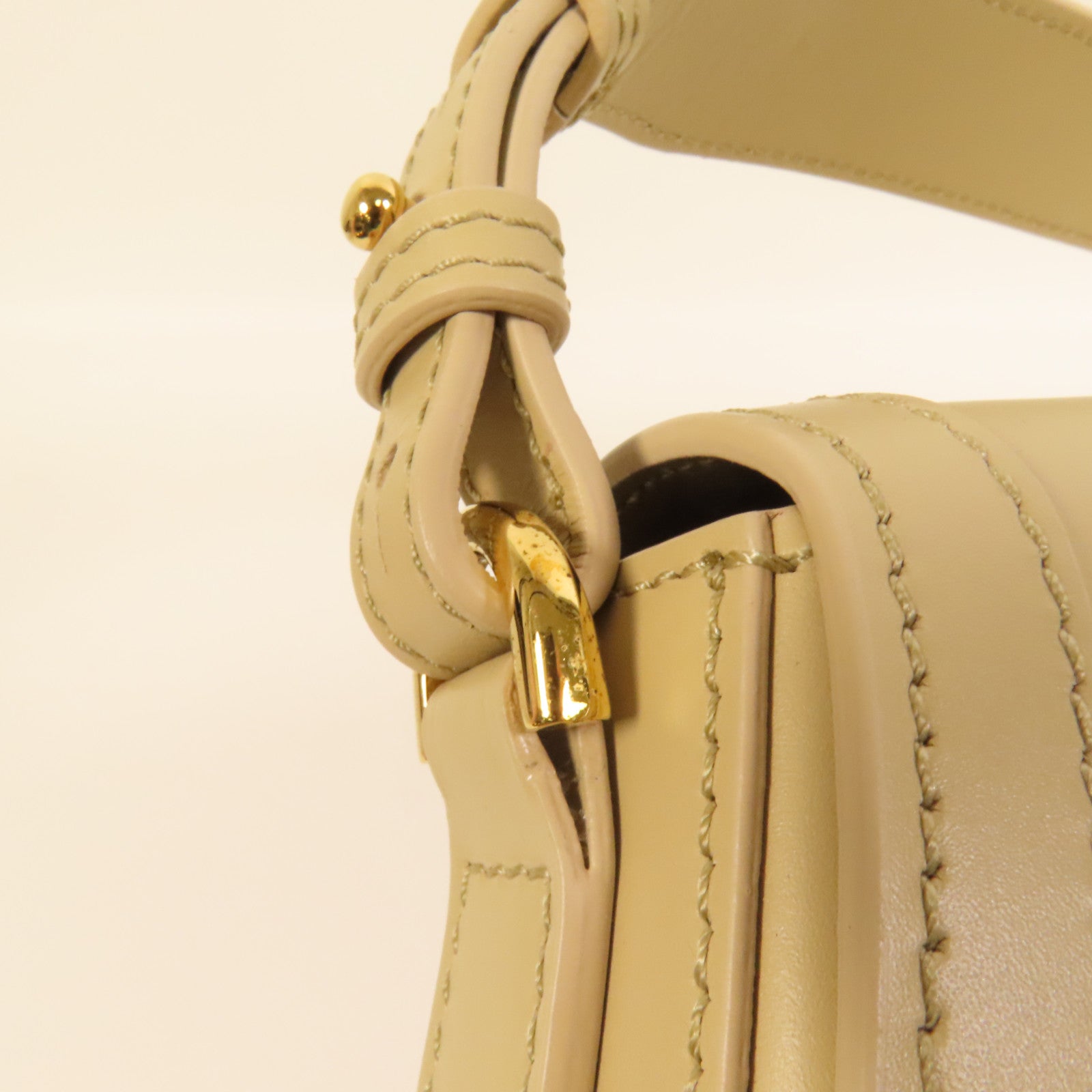 VERSACE 牛皮皮革Greca Goddness金扣肩背袋