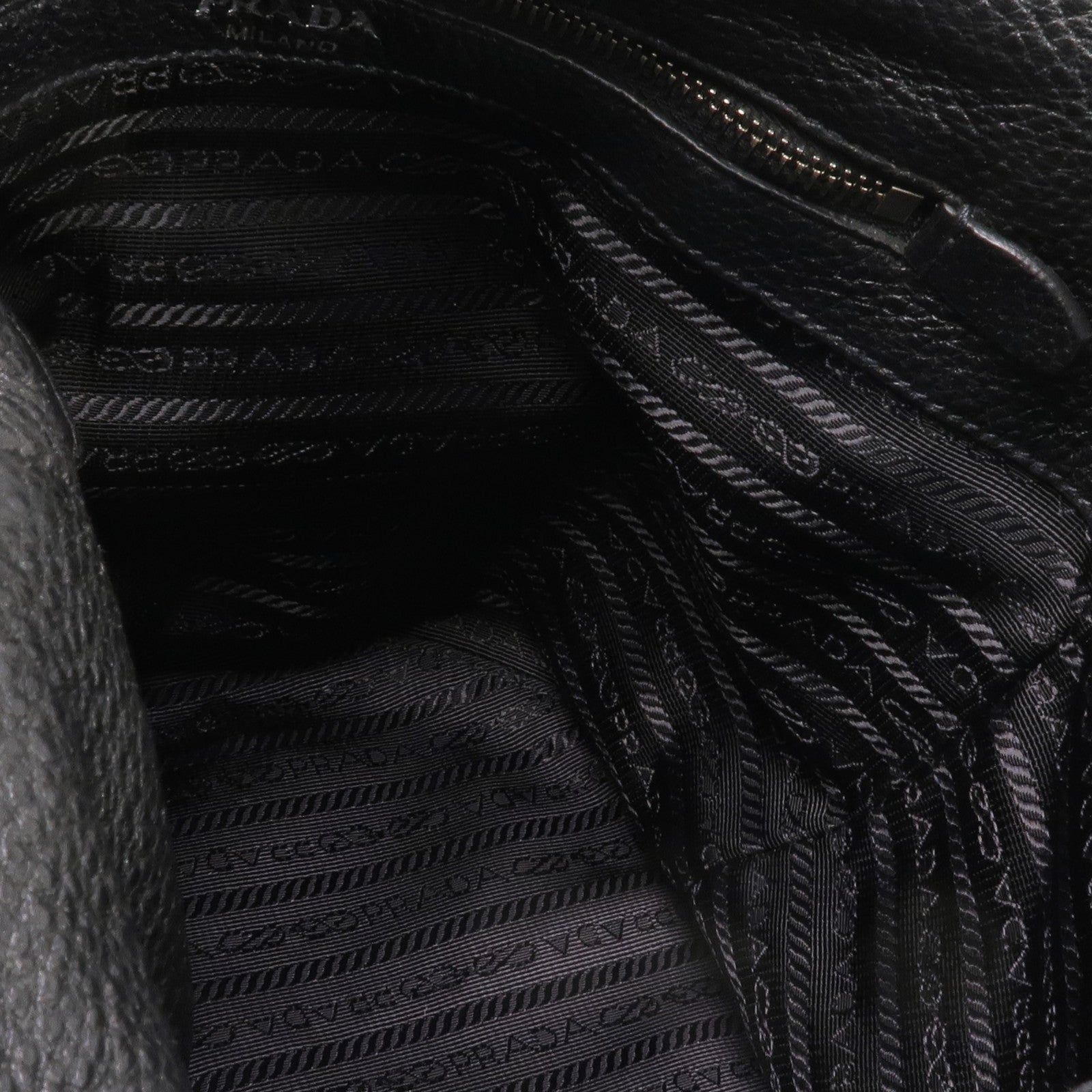 PRADA 牛皮皮革Shoulder Bag銀扣肩背袋