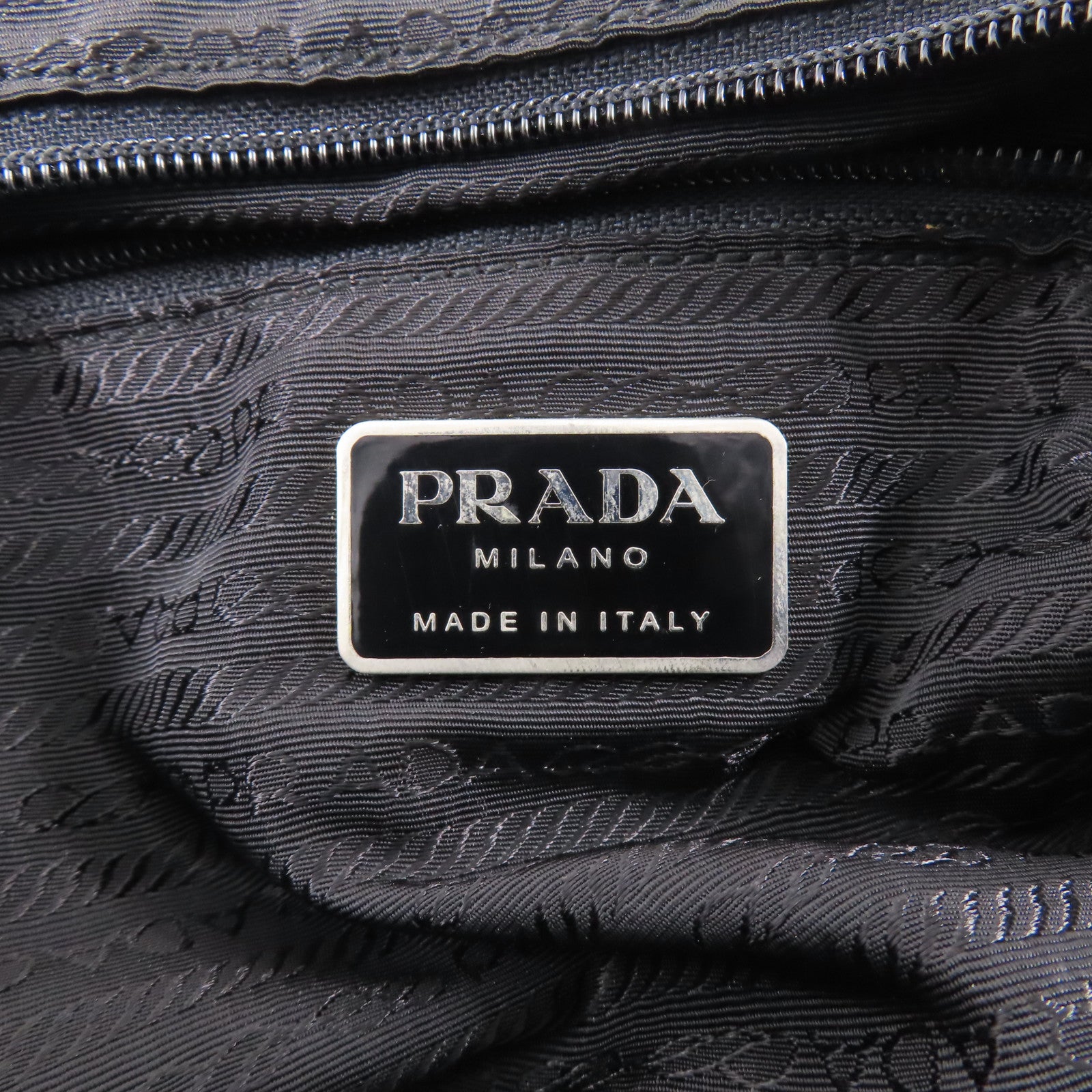 PRADA 尼龍Backpack銀扣背包