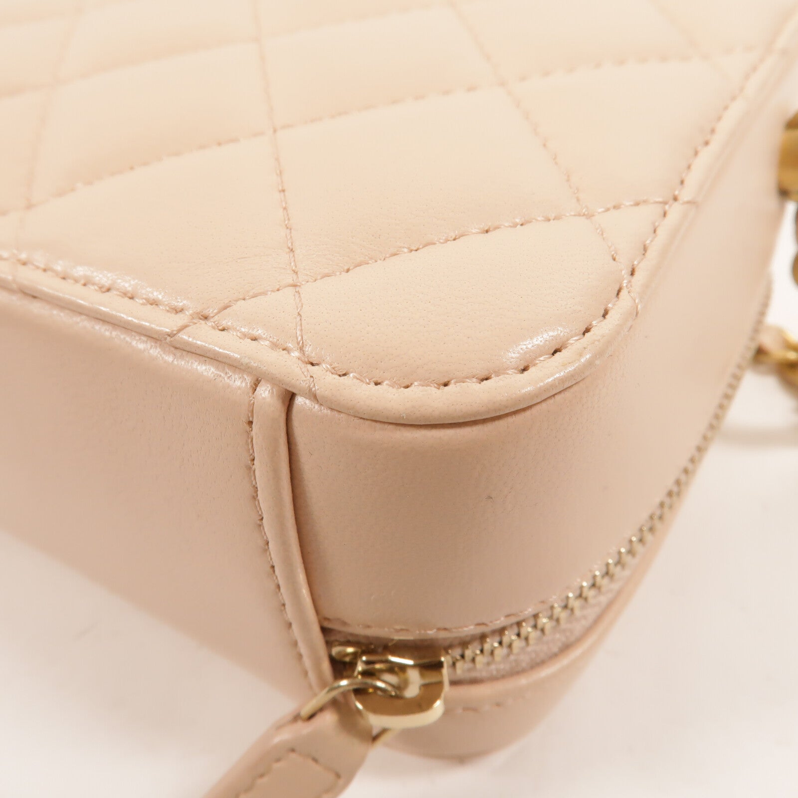 CHANEL 羊皮皮革Vanity Case Gold Ball鏈帶肩背袋