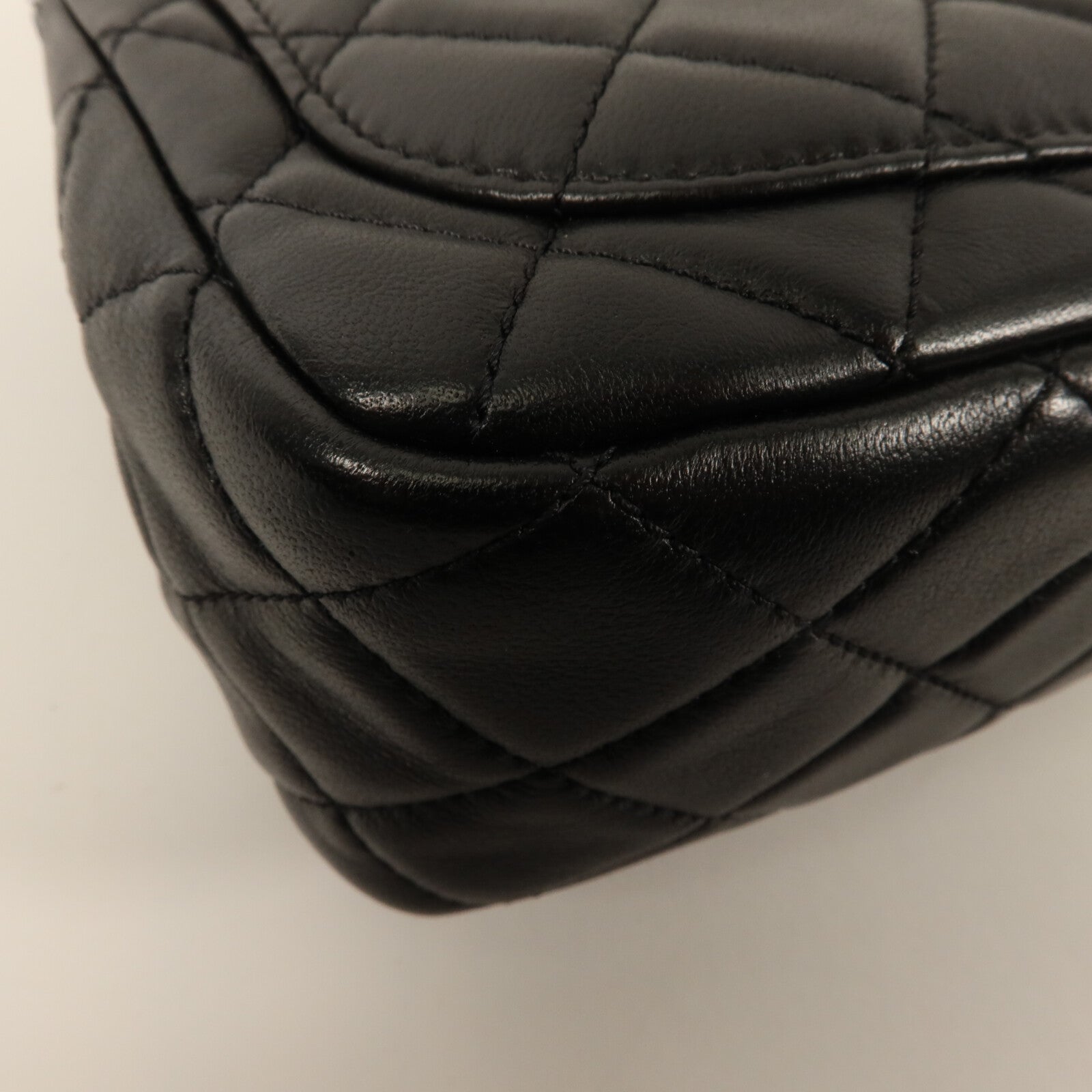 CHANEL 羊皮皮革Mini Classic 17 With Gold Ball鏈帶肩背袋
