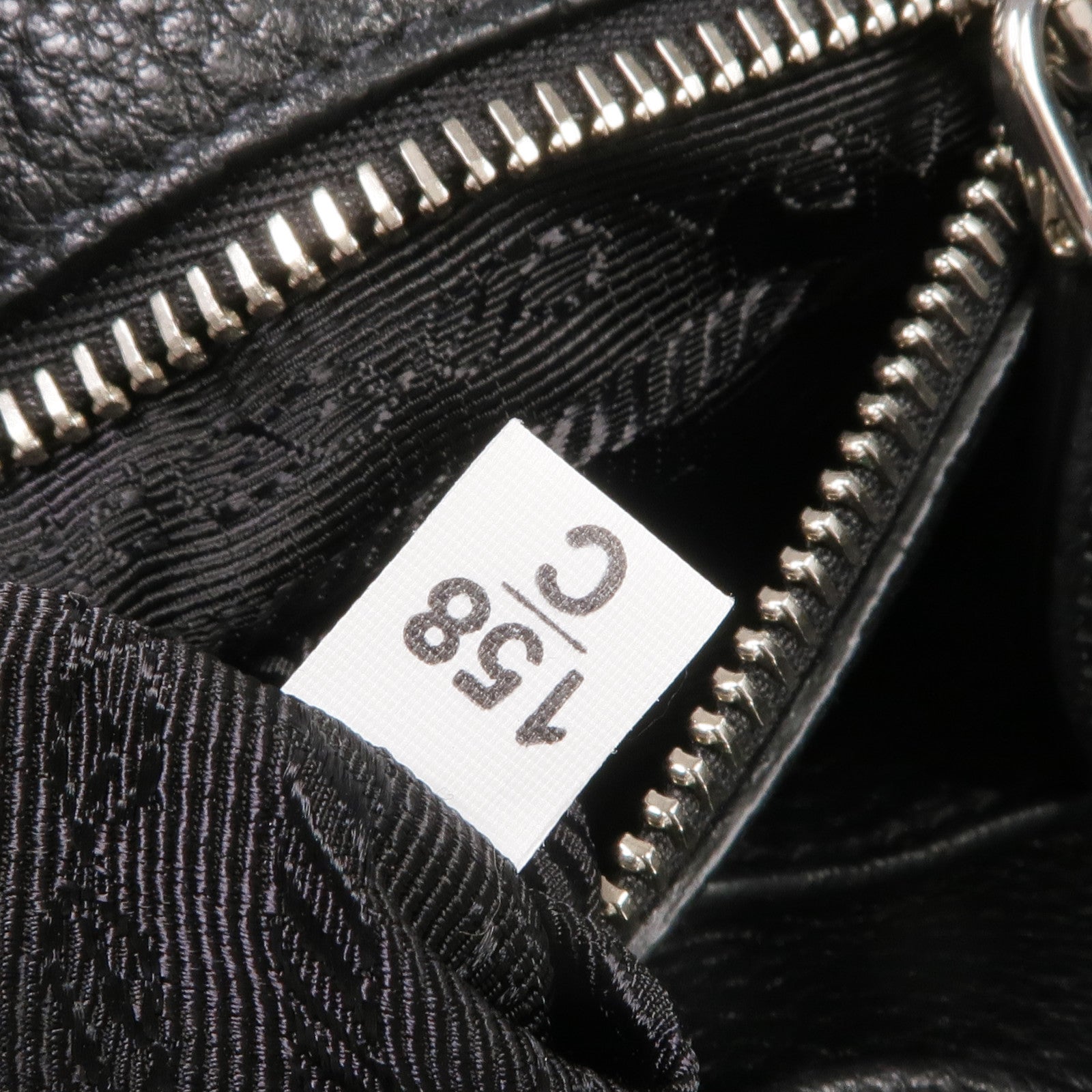 PRADA 牛皮皮革Shoulder Bag銀扣肩背袋