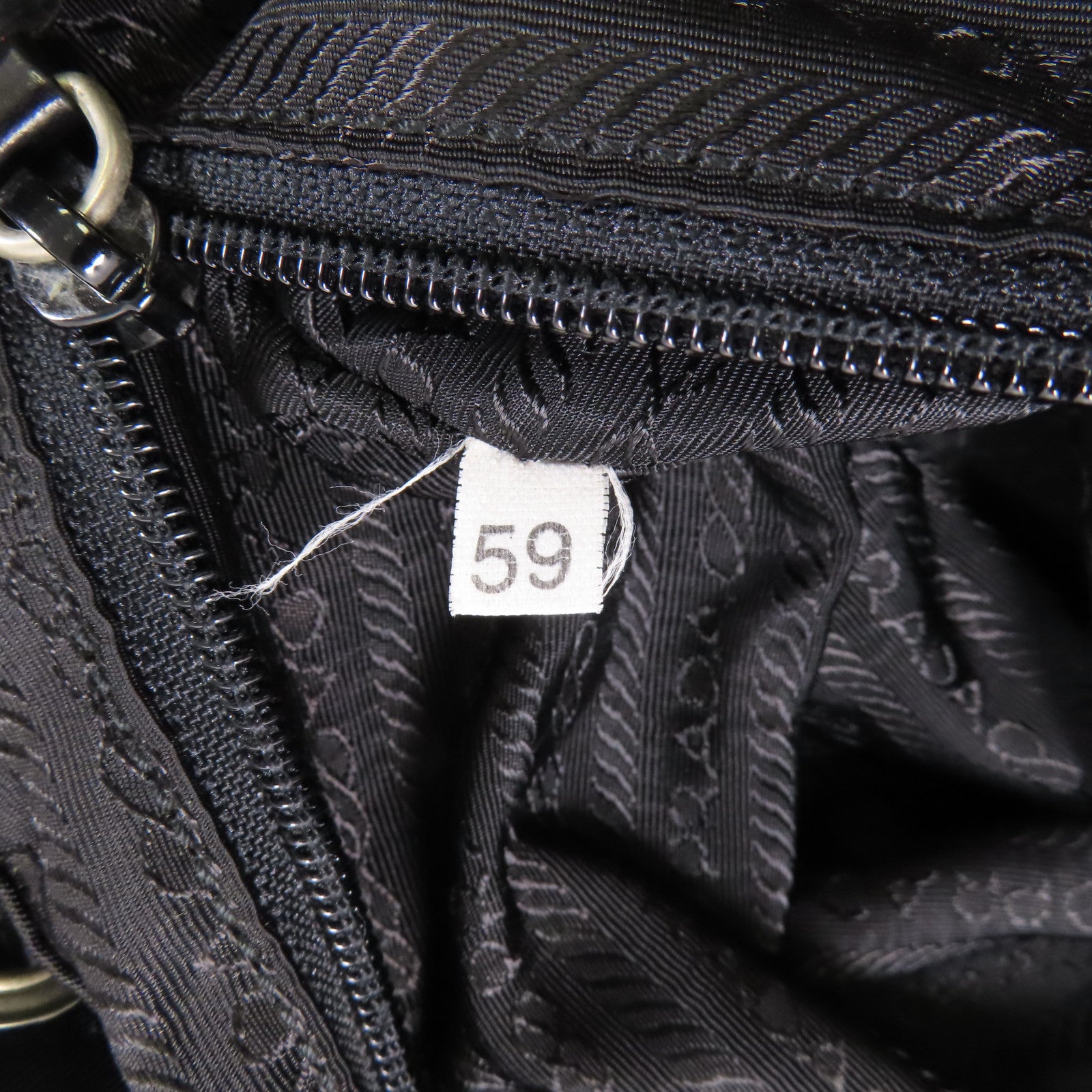 PRADA 尼龍Backpack銀扣背包