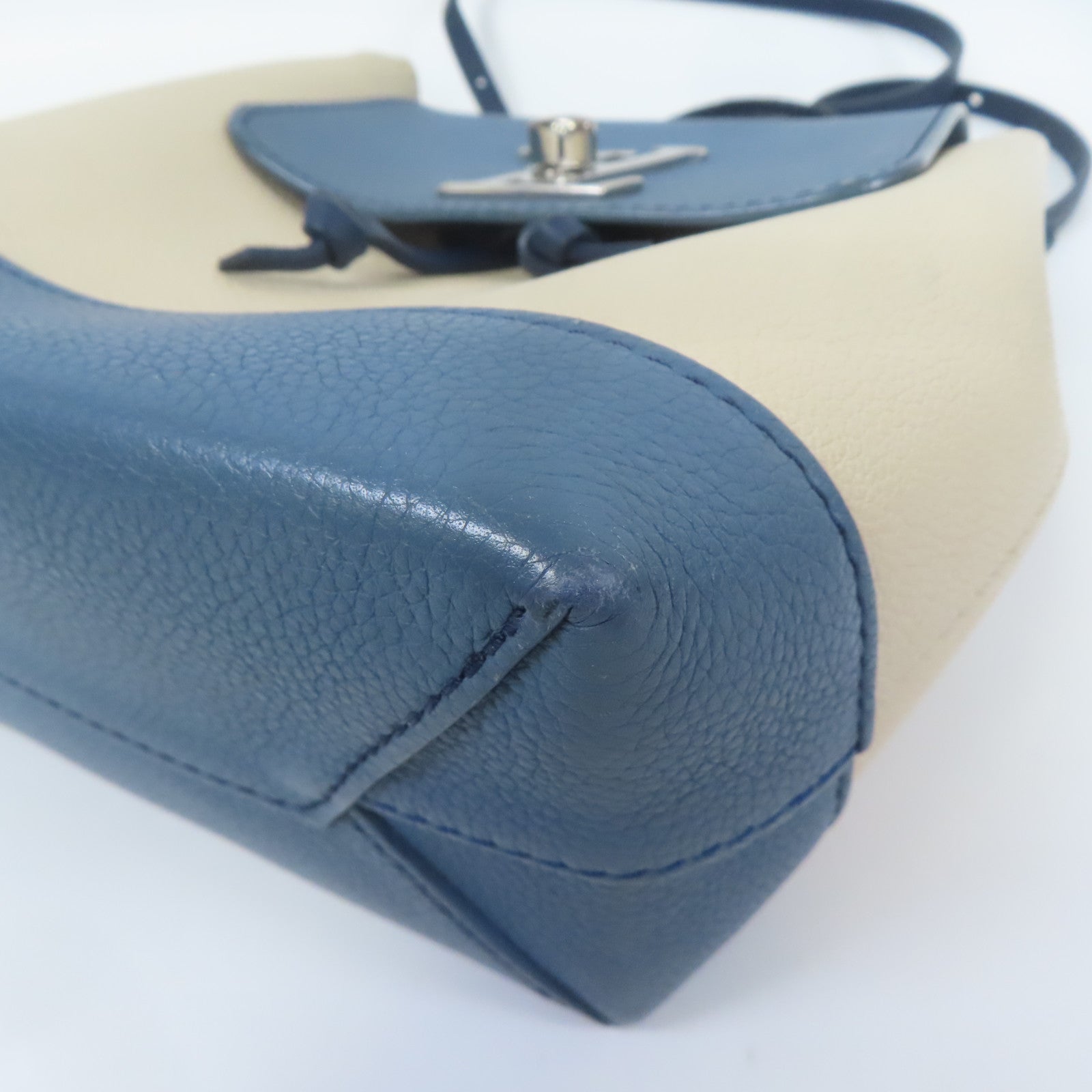 LOUIS VUITTON 牛皮皮革Lockme Backpack銀扣背包米色/藍色