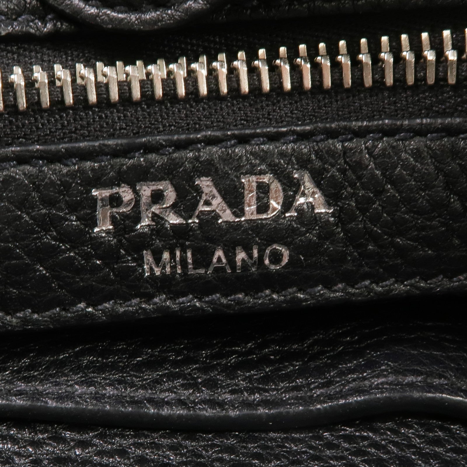 PRADA 牛皮皮革Shoulder Bag銀扣肩背袋