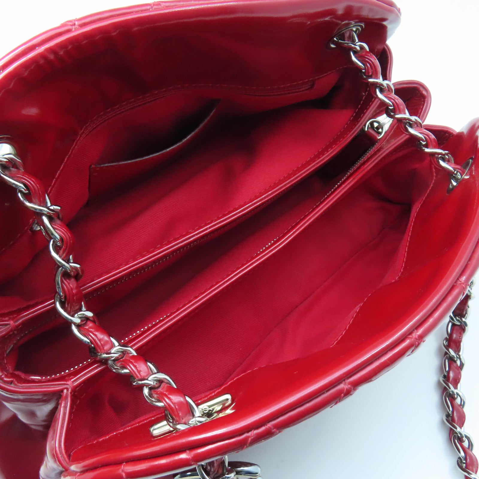 CHANEL rhombic patent leather Mademoiselle Bowling Bag silver buckle chain shoulder bag red