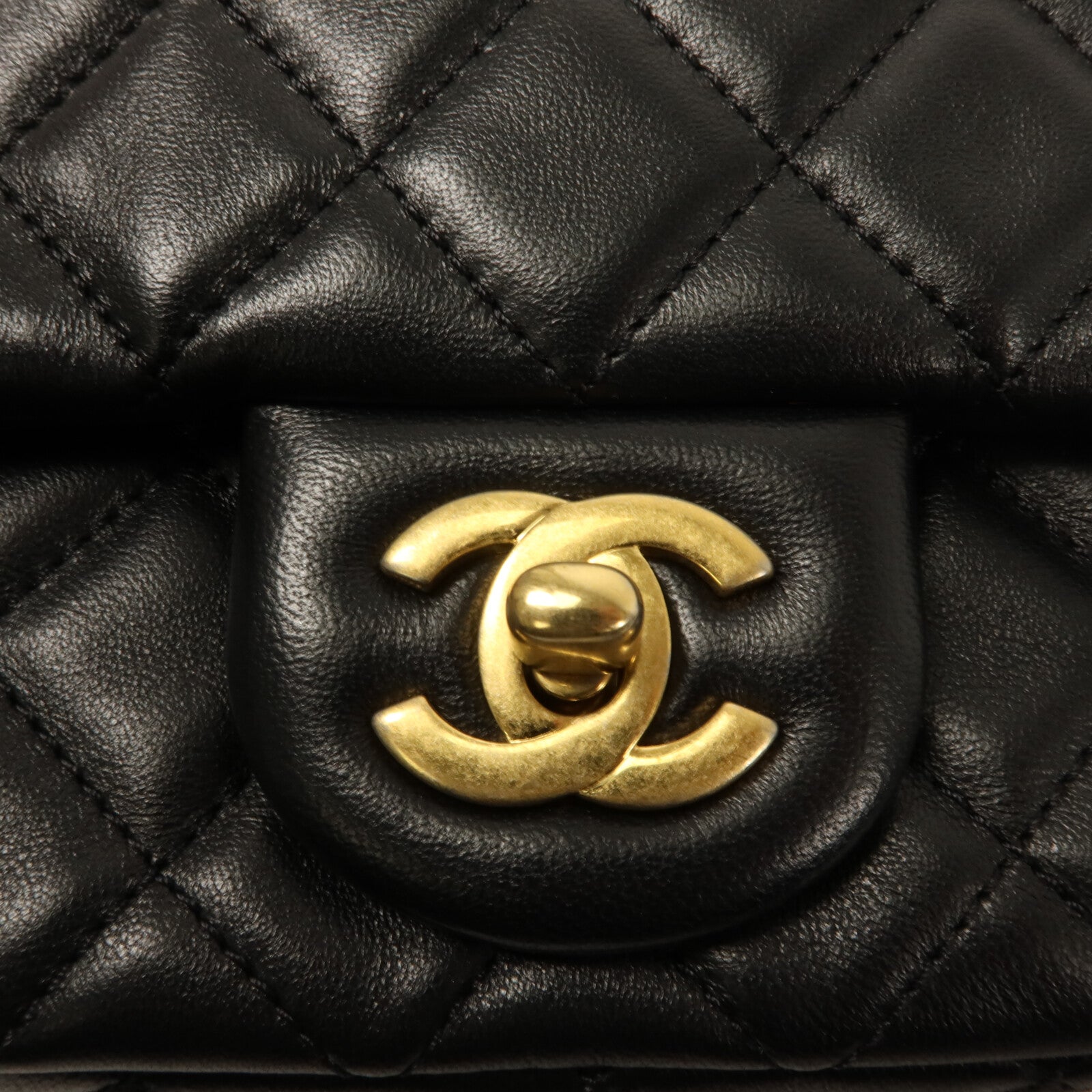 CHANEL 羊皮皮革Mini Classic 17 With Gold Ball鏈帶肩背袋