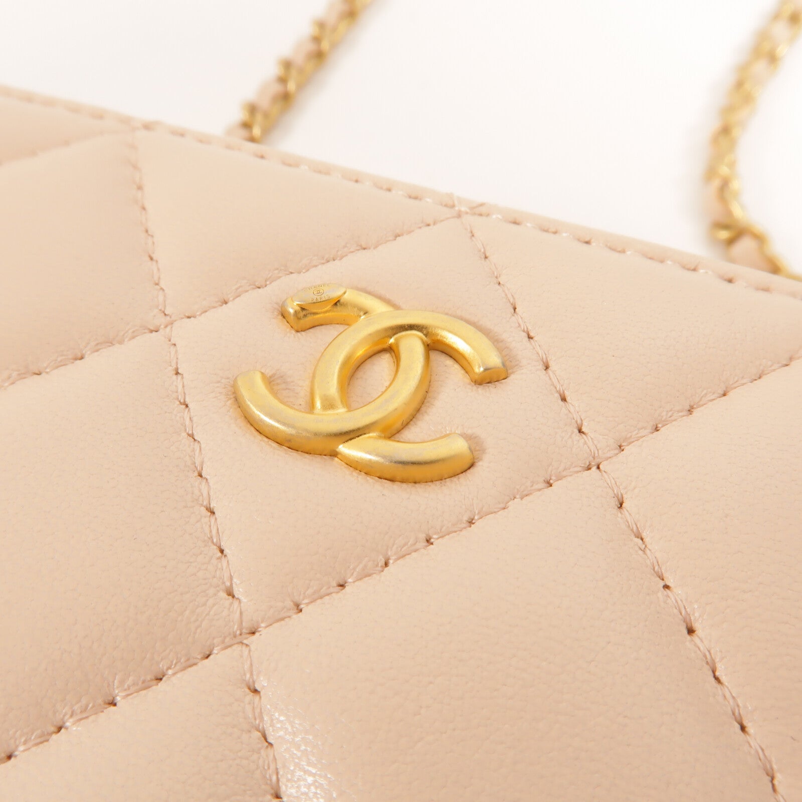CHANEL 羊皮皮革Vanity Case Gold Ball鏈帶肩背袋