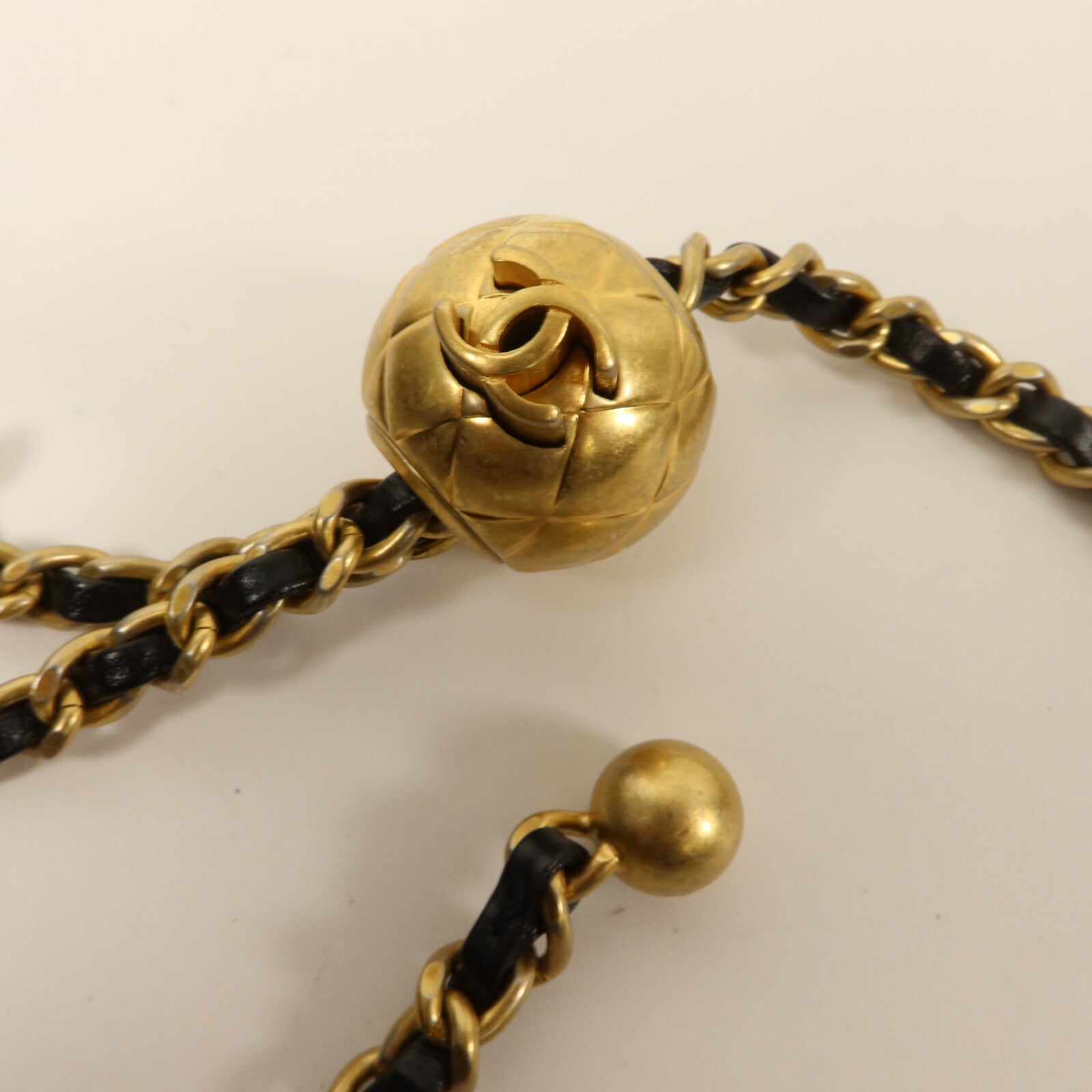 CHANEL 羊皮皮革Mini Classic 17 With Gold Ball鏈帶肩背袋