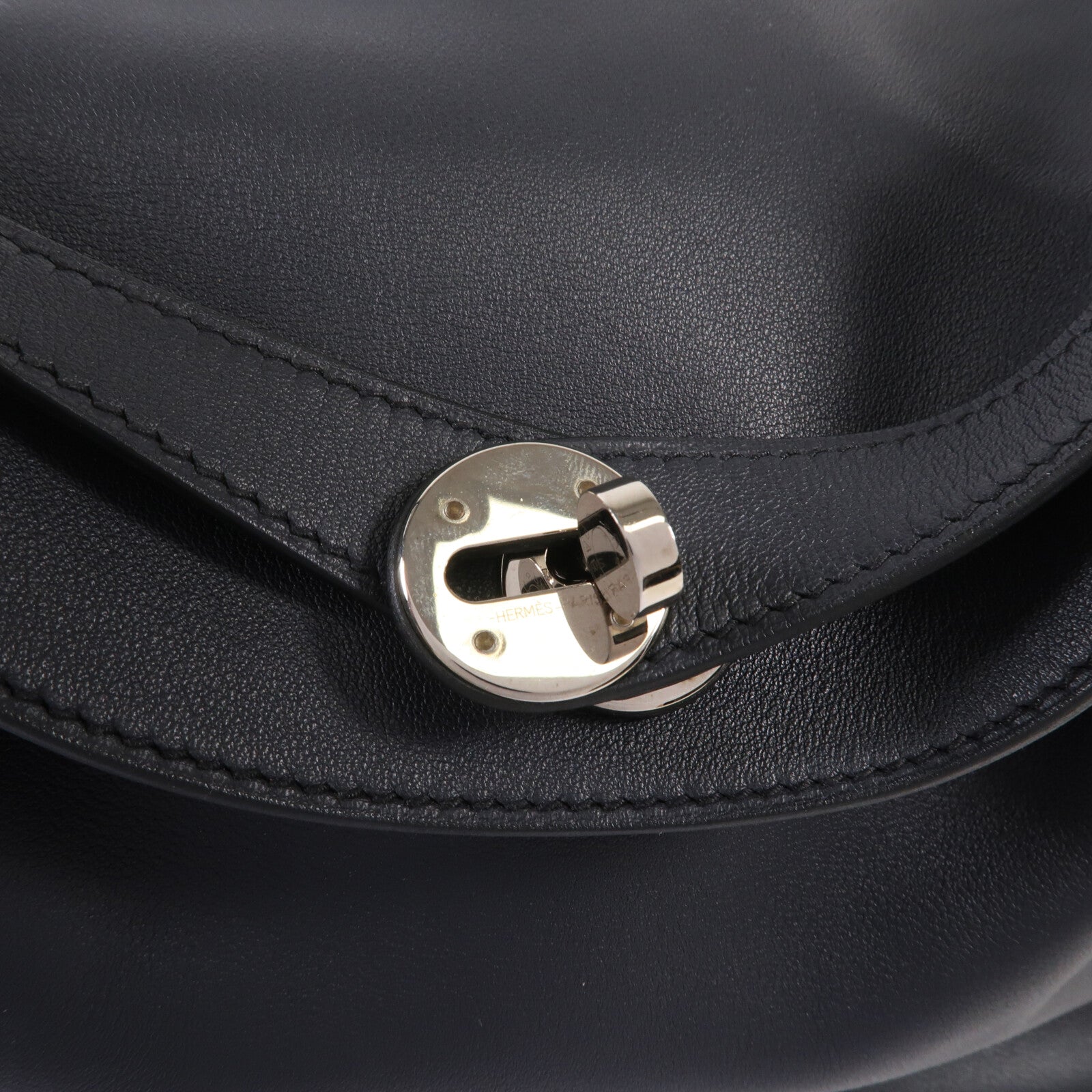 HERMES Swift皮革Lindy 30銀扣肩背袋Bleu Nuit