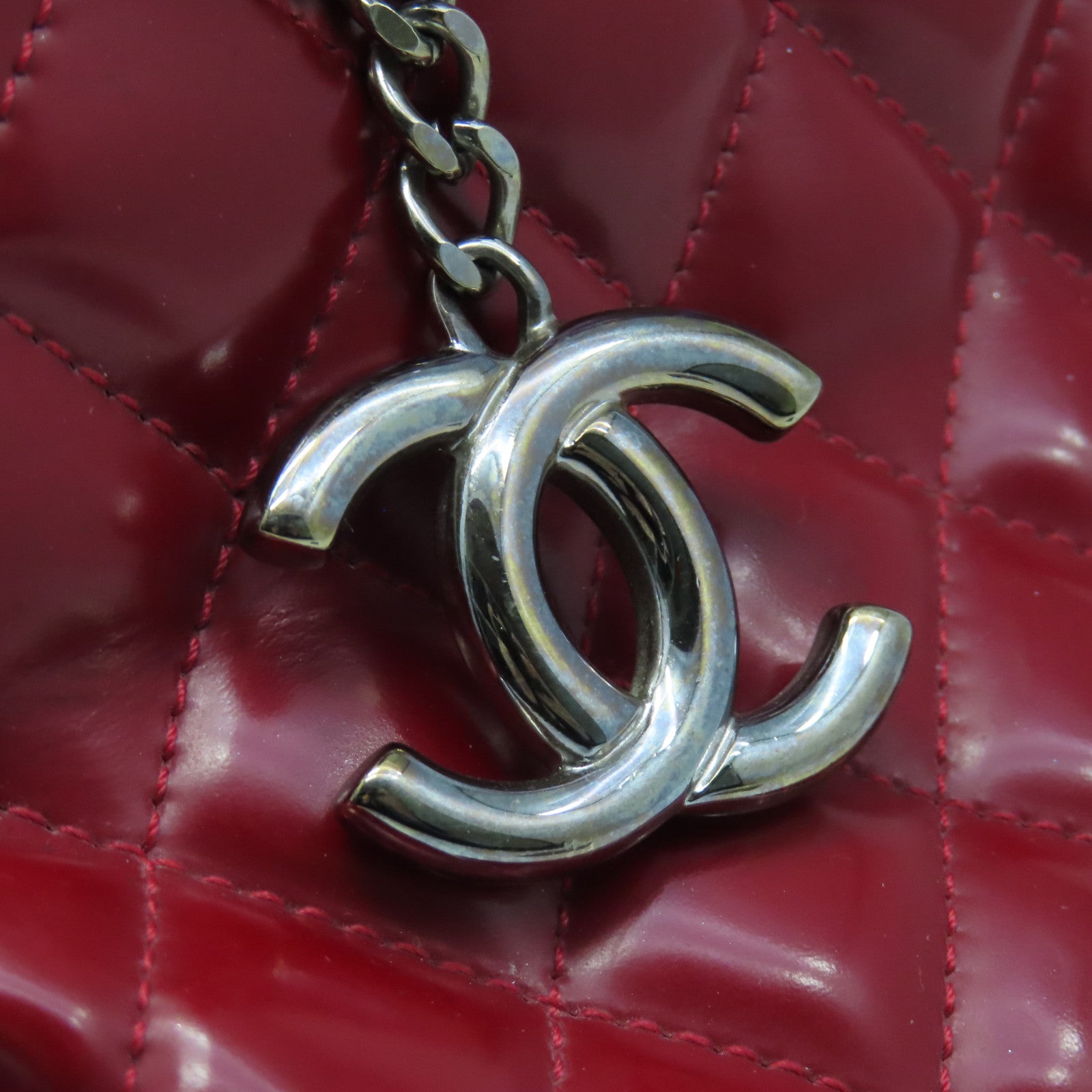 CHANEL rhombic patent leather Mademoiselle Bowling Bag silver buckle chain shoulder bag red