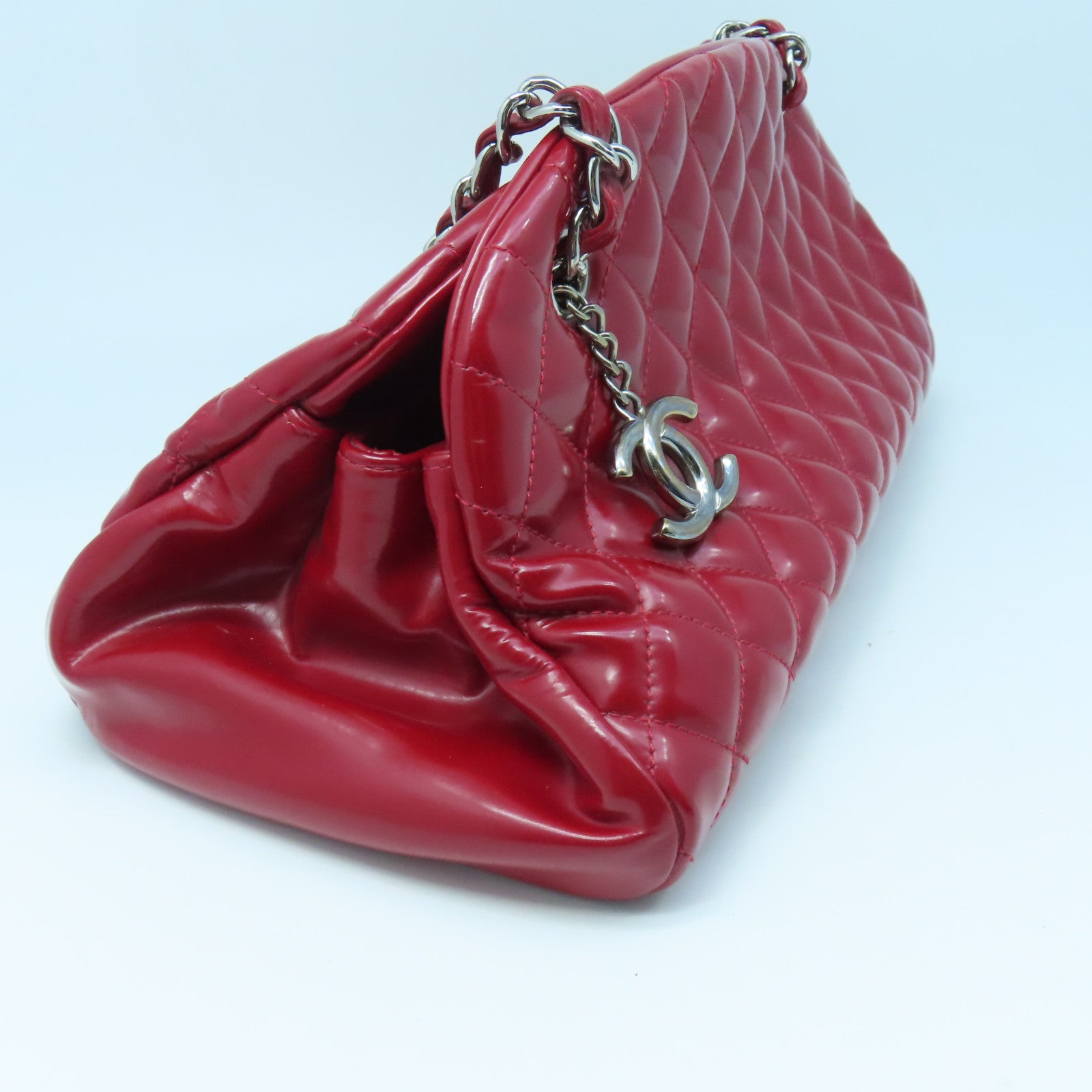 CHANEL rhombic patent leather Mademoiselle Bowling Bag silver buckle chain shoulder bag red