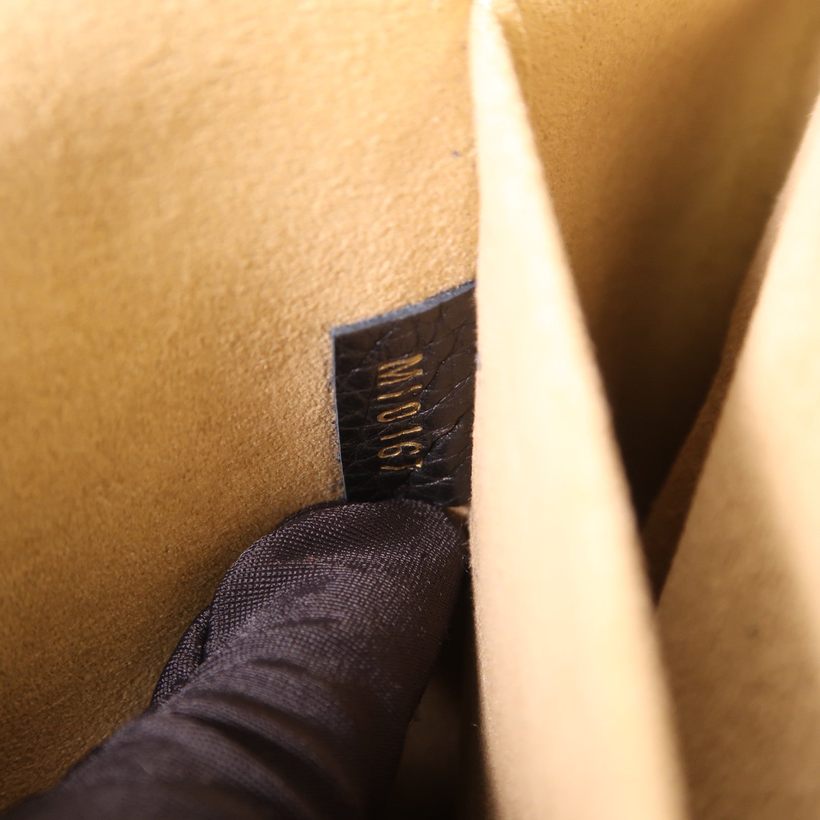 LOUIS VUITTON Taurillon Volta金扣手挽肩背兩用袋