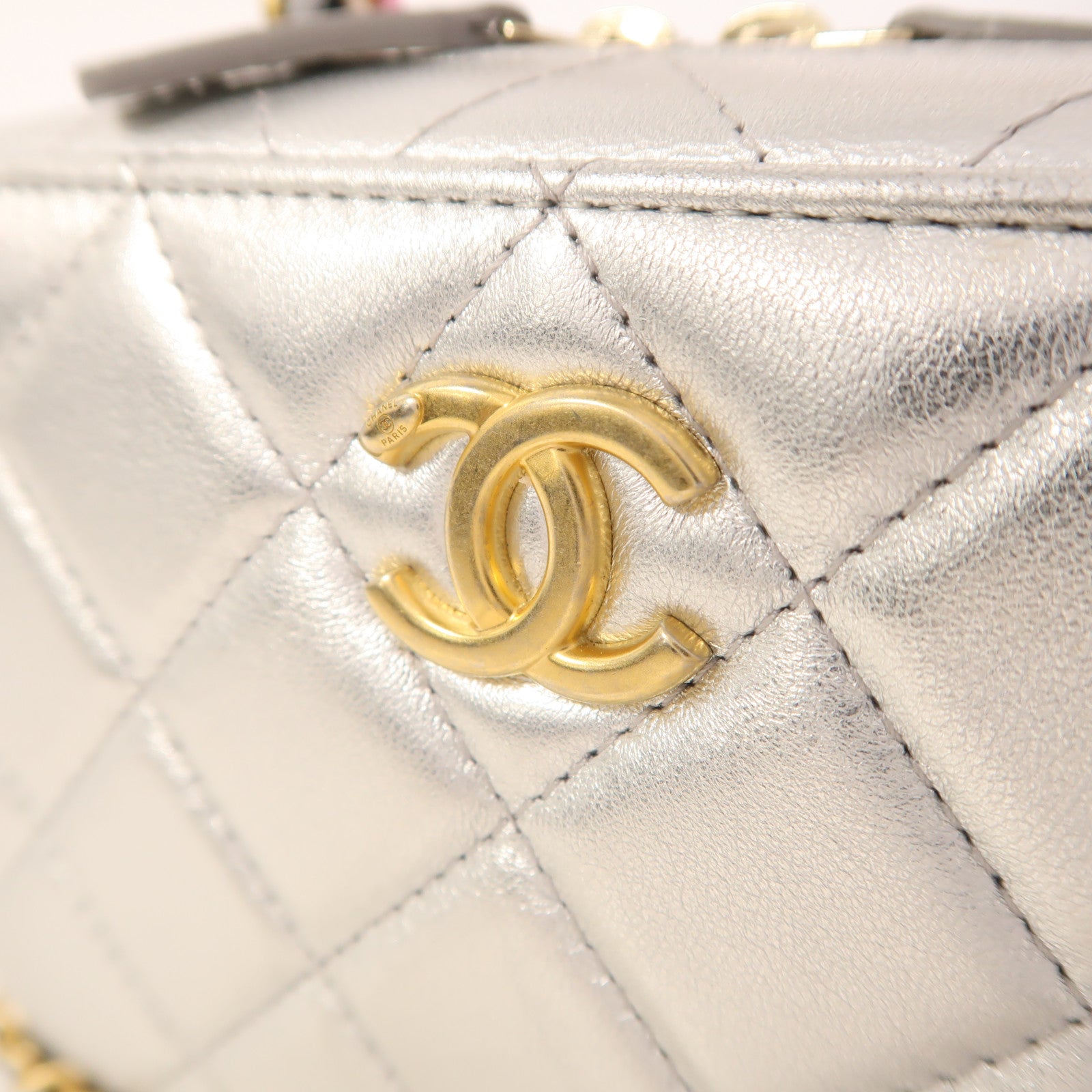CHANEL 【激減優惠】牛皮皮革Vanity Case金扣鏈帶手挽肩背兩用袋