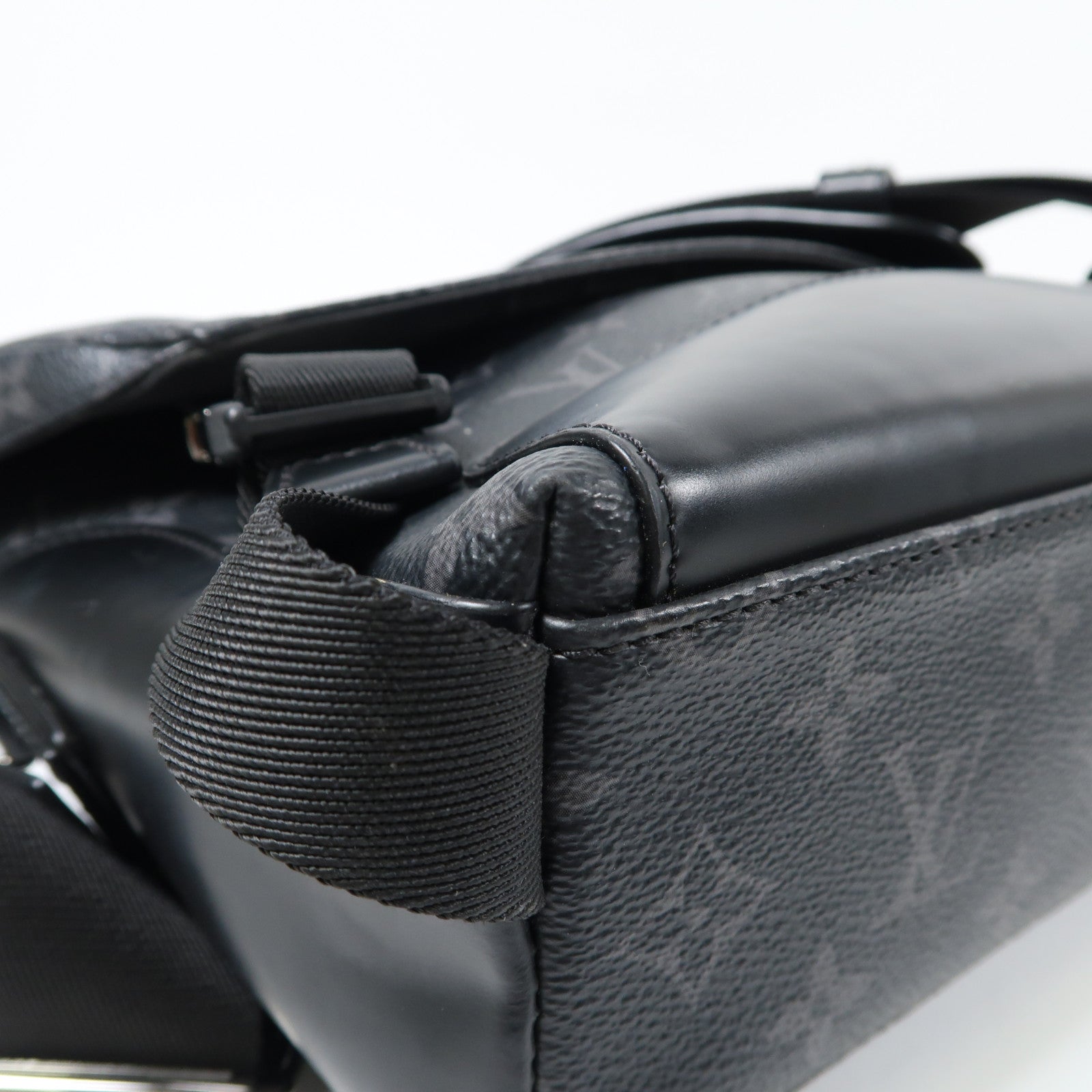 LOUIS VUITTON 【激減優惠】Monogram Eclipse Messenger PM Voyager銀扣肩背袋