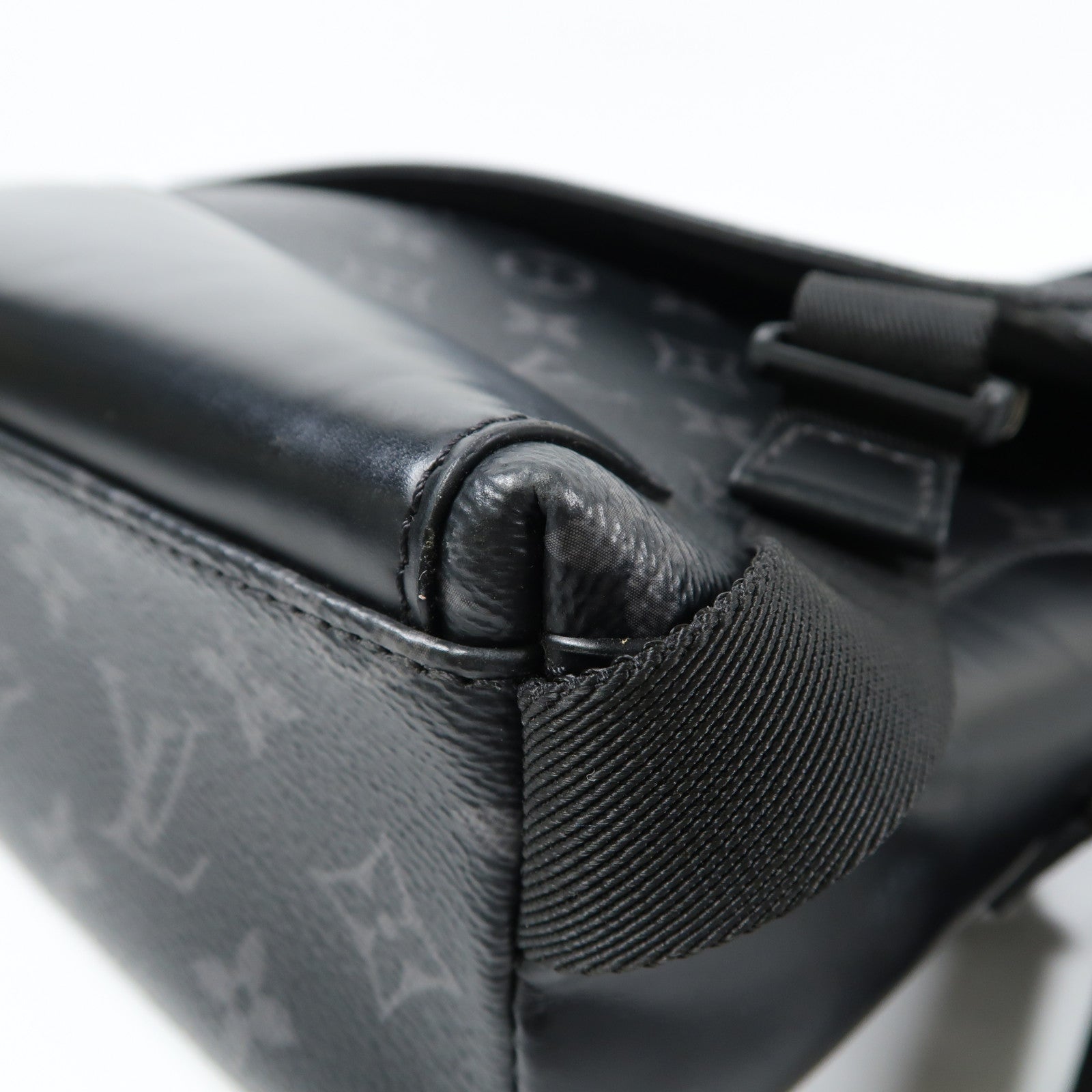 LOUIS VUITTON Monogram Eclipse Messenger PM Voyager銀扣肩背袋