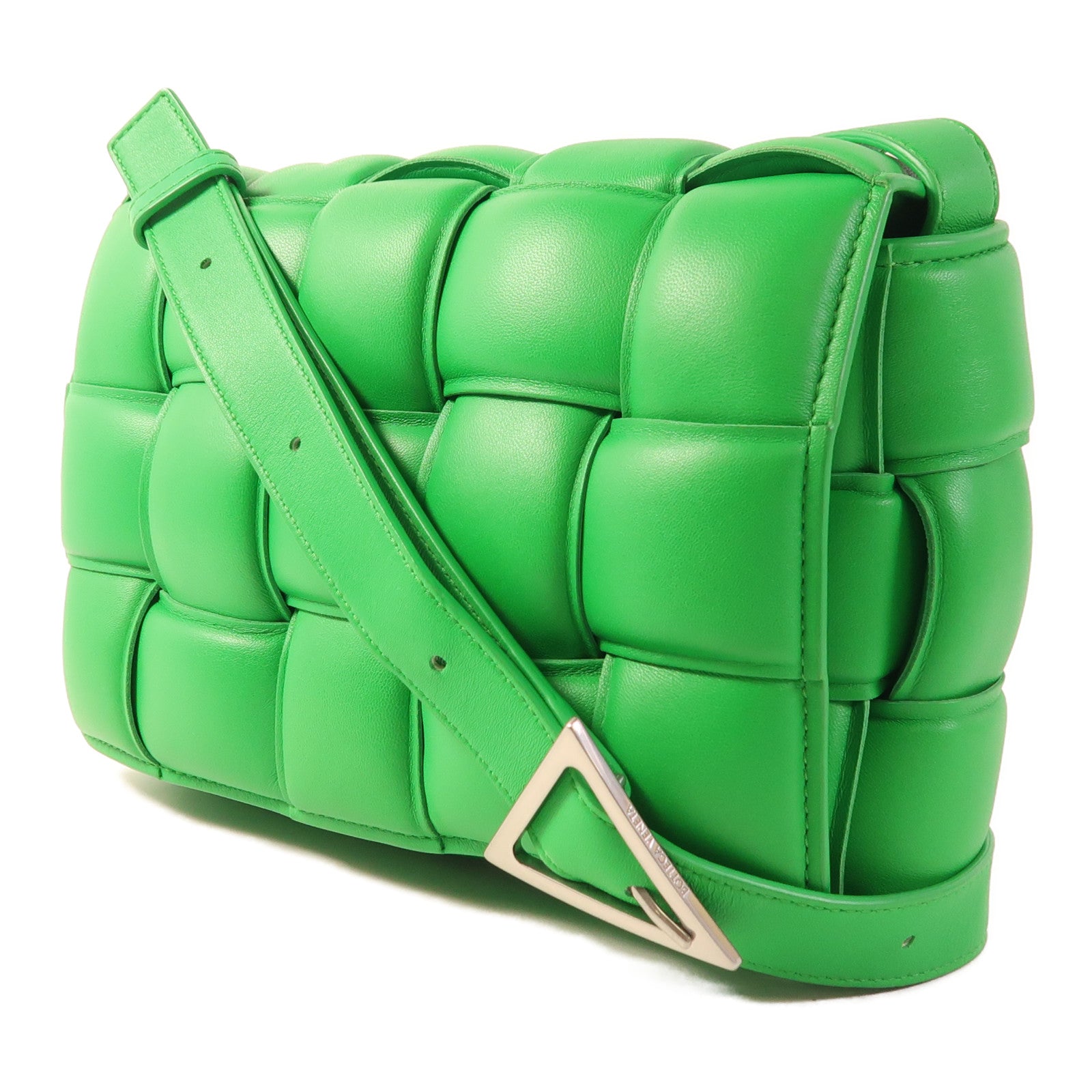 BOTTEGA VENETA 皮革Padded Cassette銀扣肩背袋