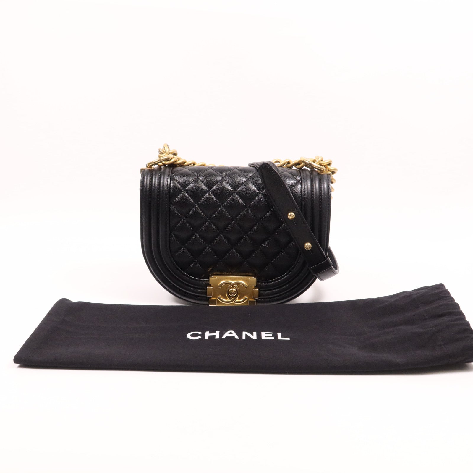 CHANEL 牛皮皮革Boy Messenger金扣鏈帶肩背袋