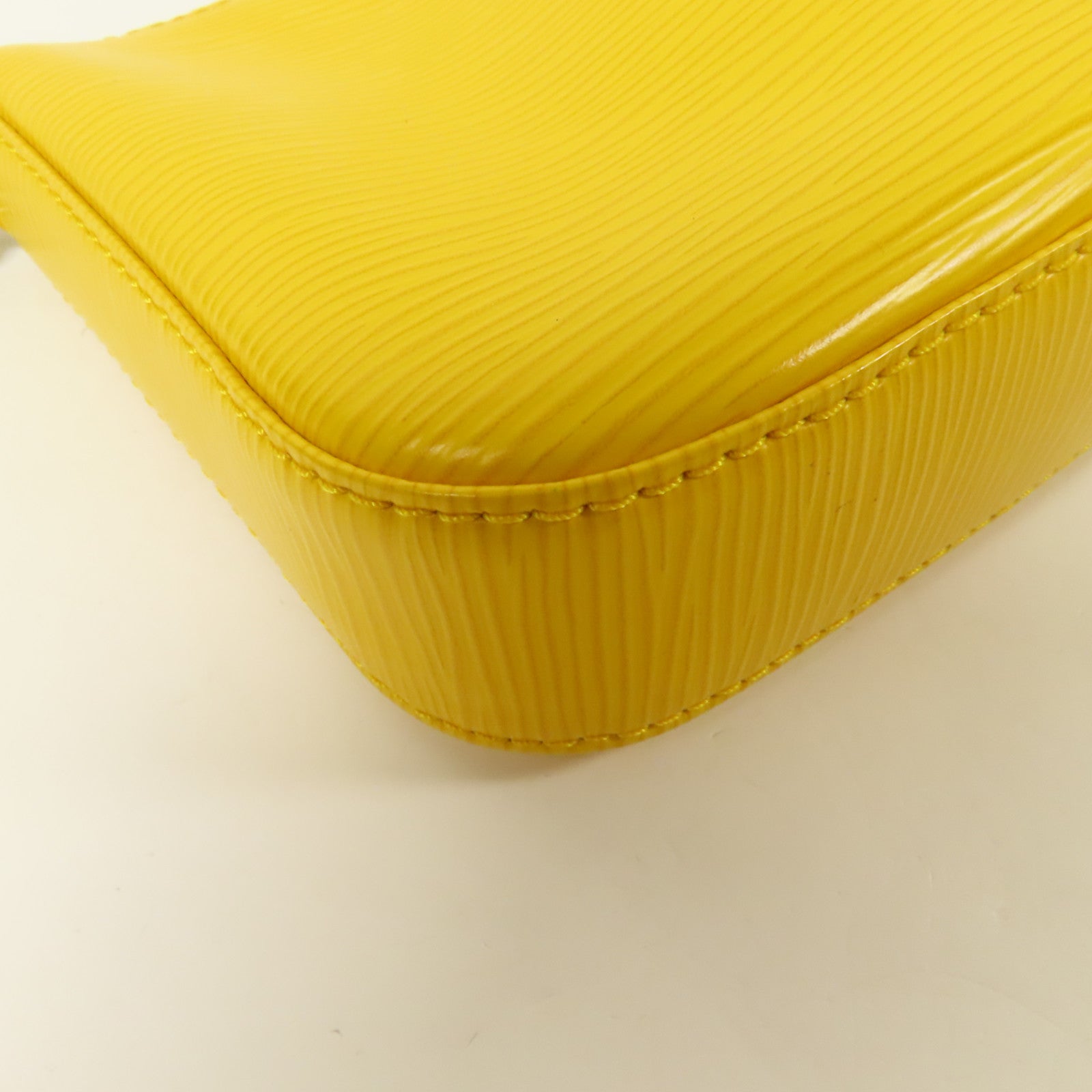 LOUIS VUITTON Epi Pochette Accessories銀扣肩背袋