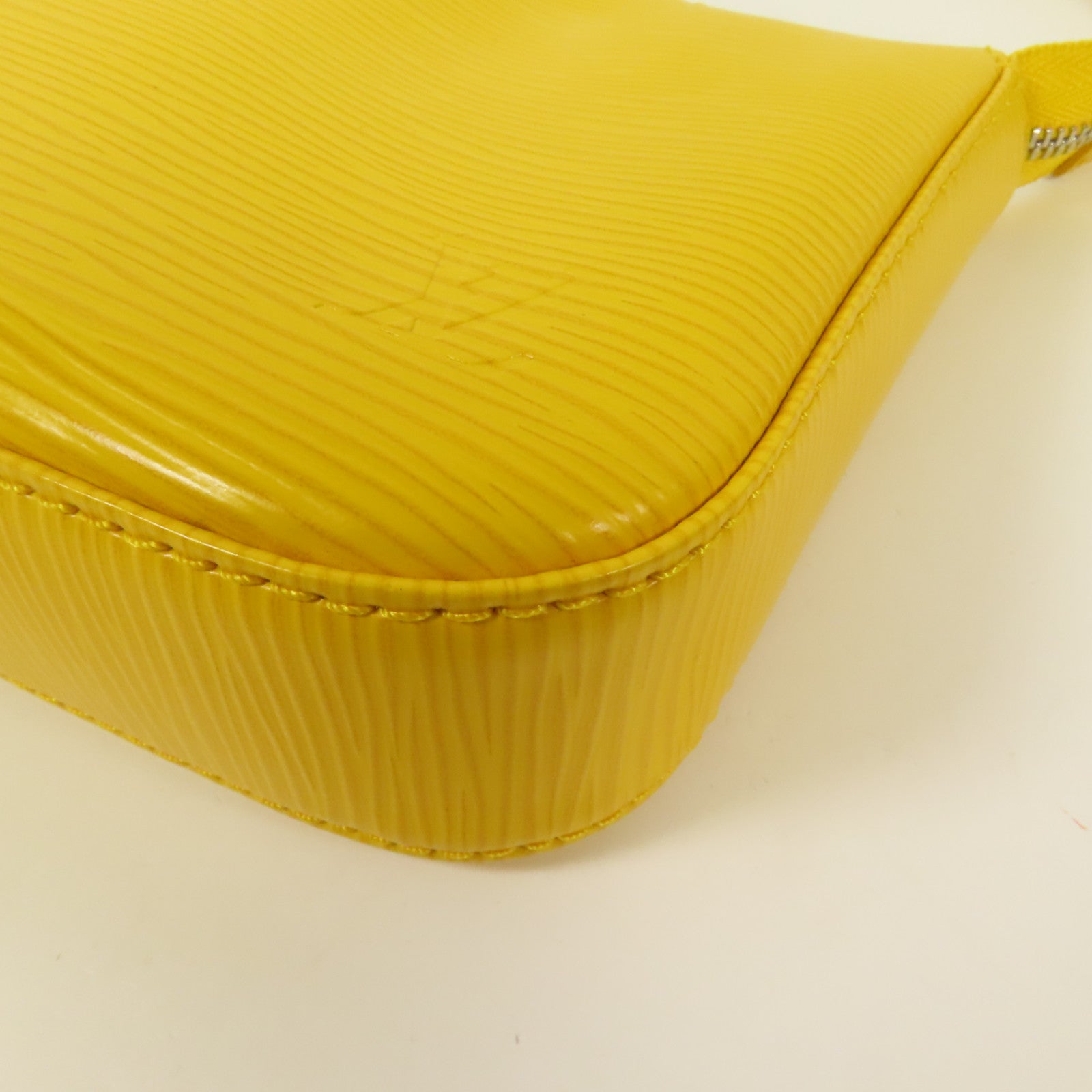 LOUIS VUITTON Epi Pochette Accessories銀扣肩背袋