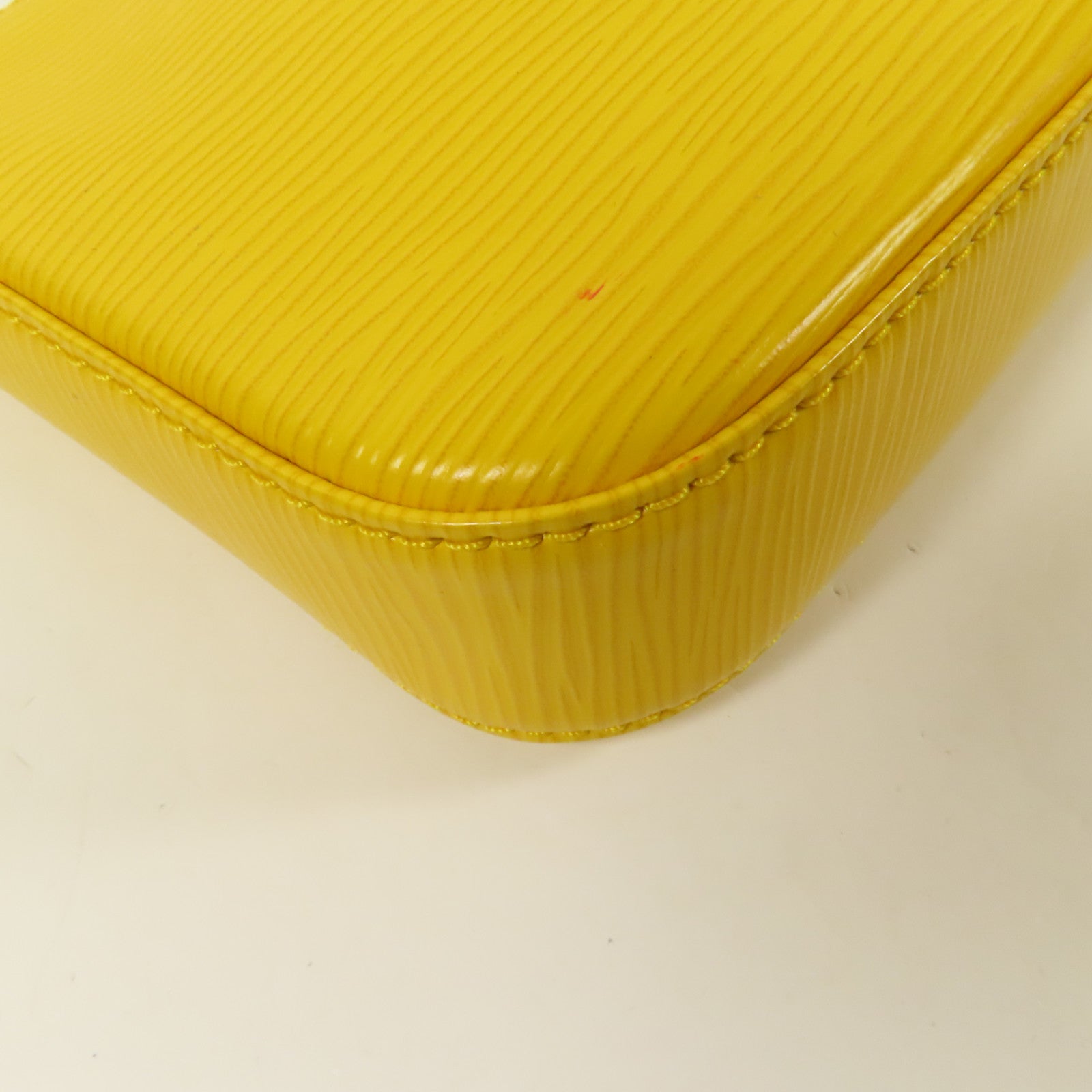 LOUIS VUITTON Epi Pochette Accessories銀扣肩背袋