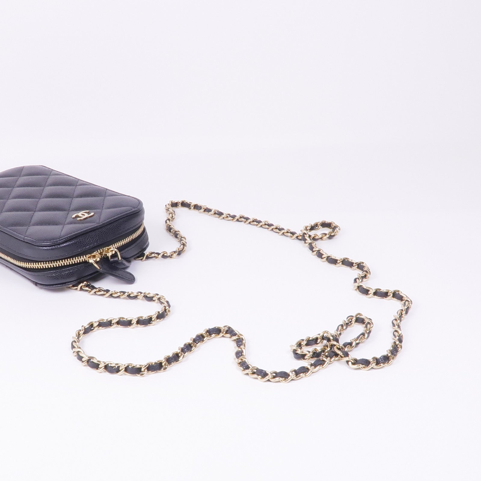 CHANEL 【激減優惠】牛皮皮革Phone Case With Chain金扣鏈帶肩背袋