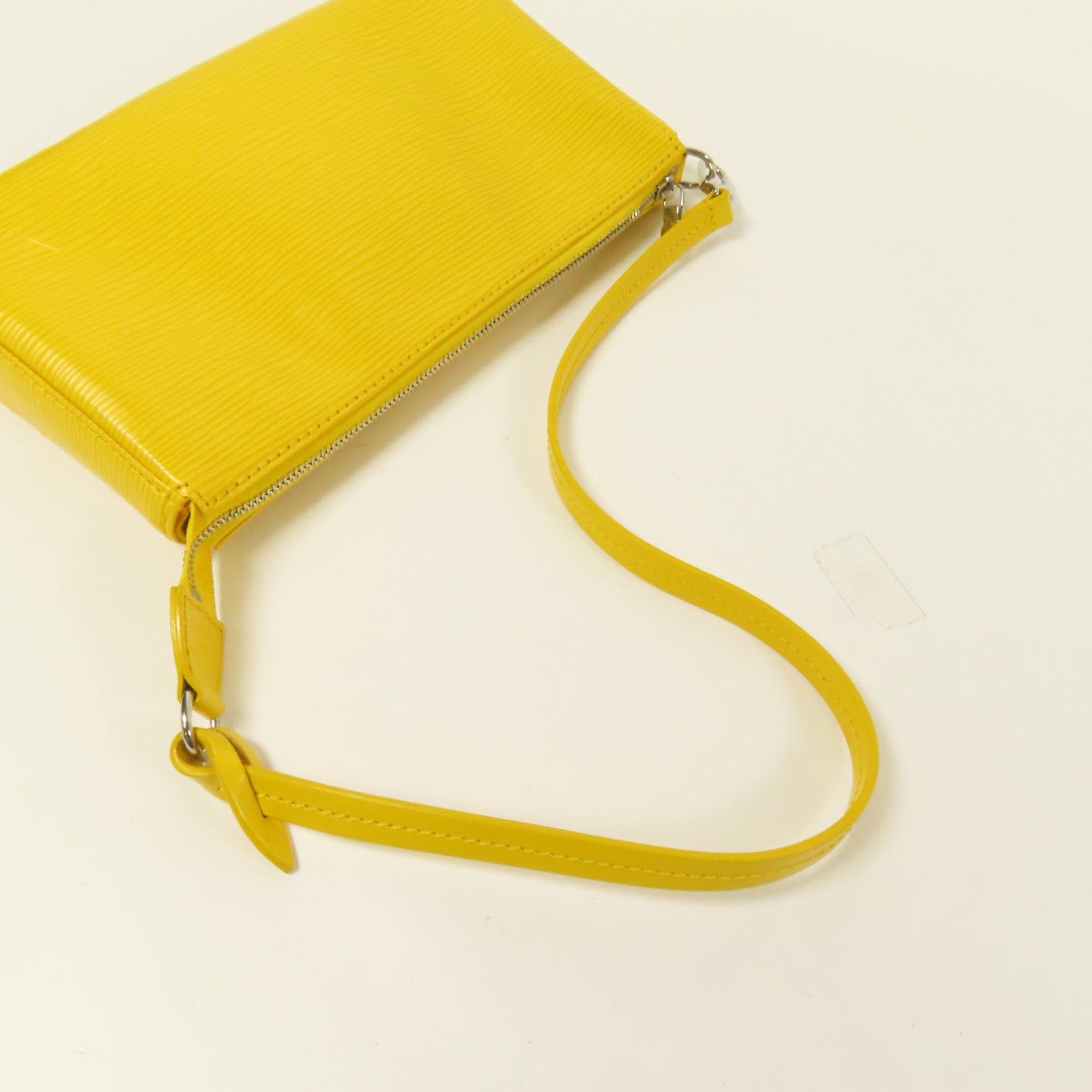 LOUIS VUITTON Epi Pochette Accessories銀扣肩背袋