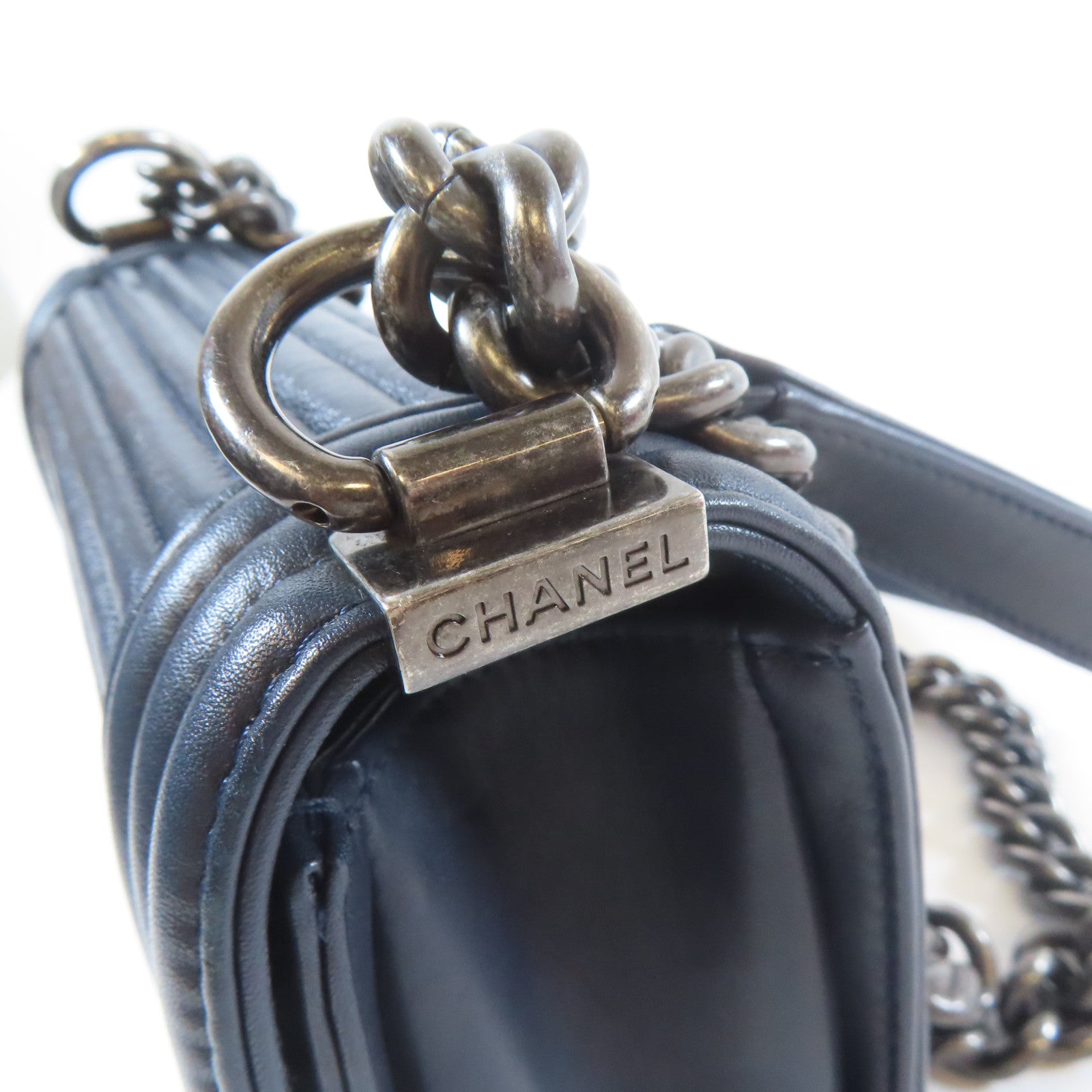 CHANEL 【激減優惠】羊皮皮革Chanel Boy 20cm黑扣鏈帶肩背袋深藍色