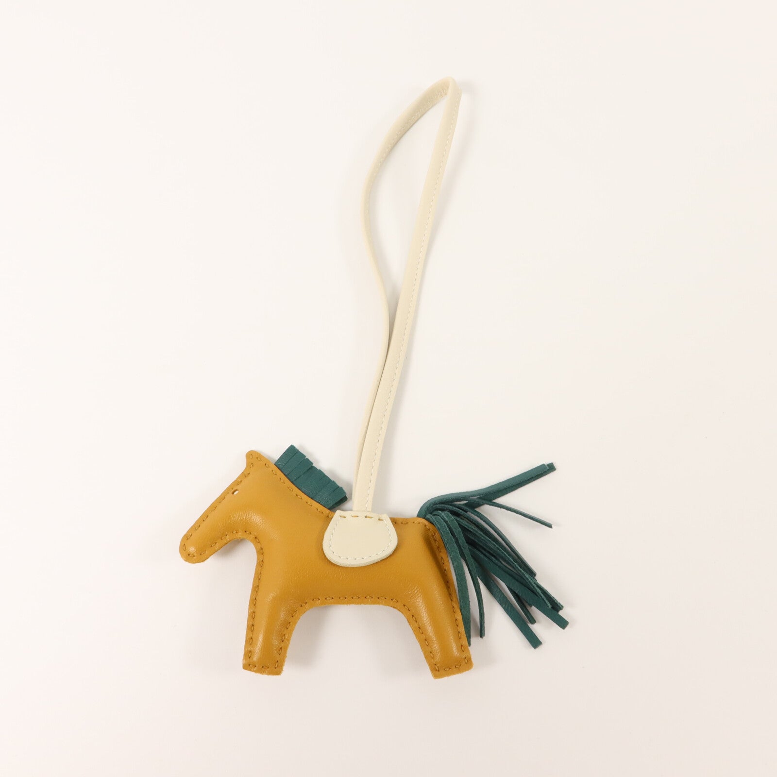 HERMES 【激減優惠】Milo皮革Rodeo PM掛飾Sesame/Menthe/Craie
