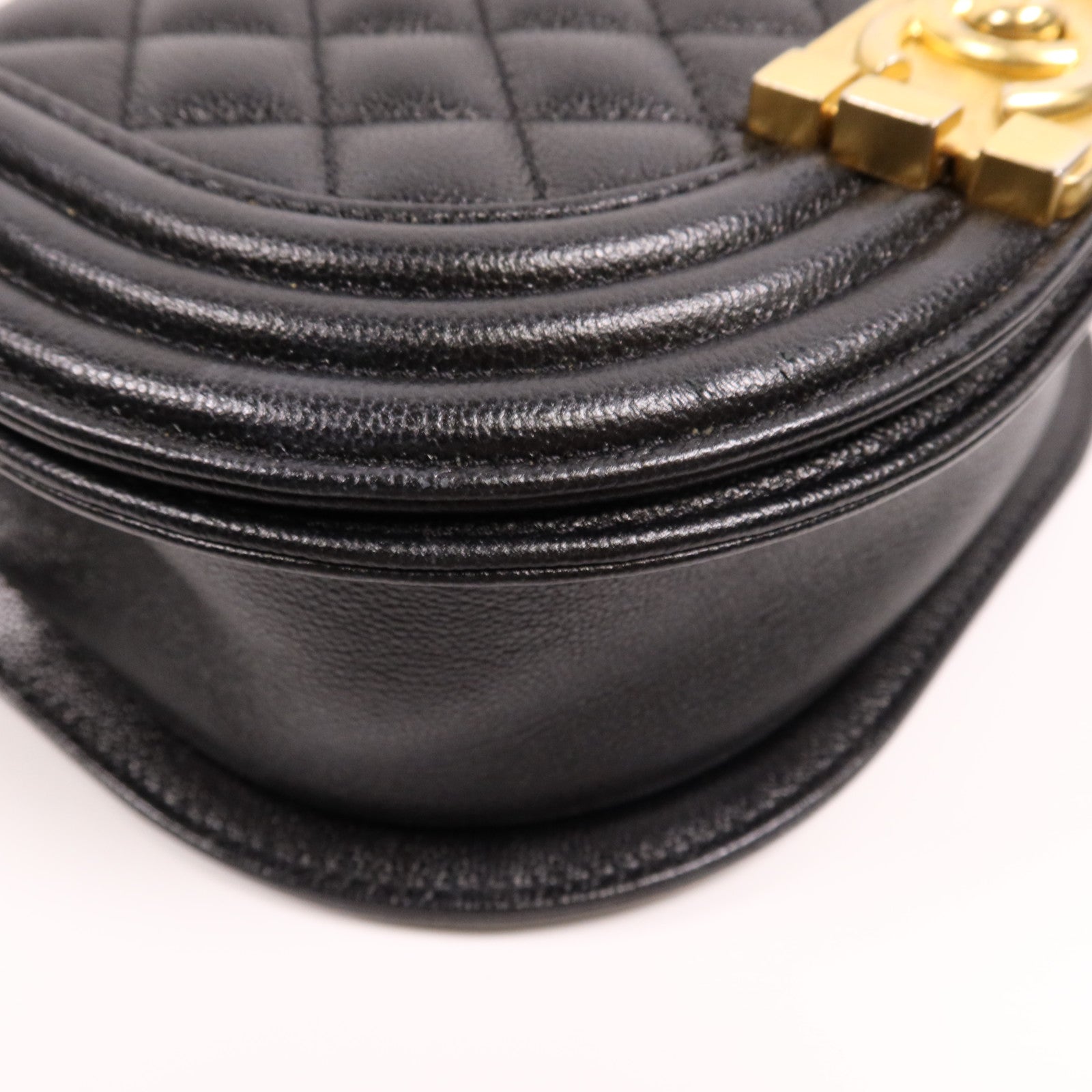 CHANEL 牛皮皮革Boy Messenger金扣鏈帶肩背袋