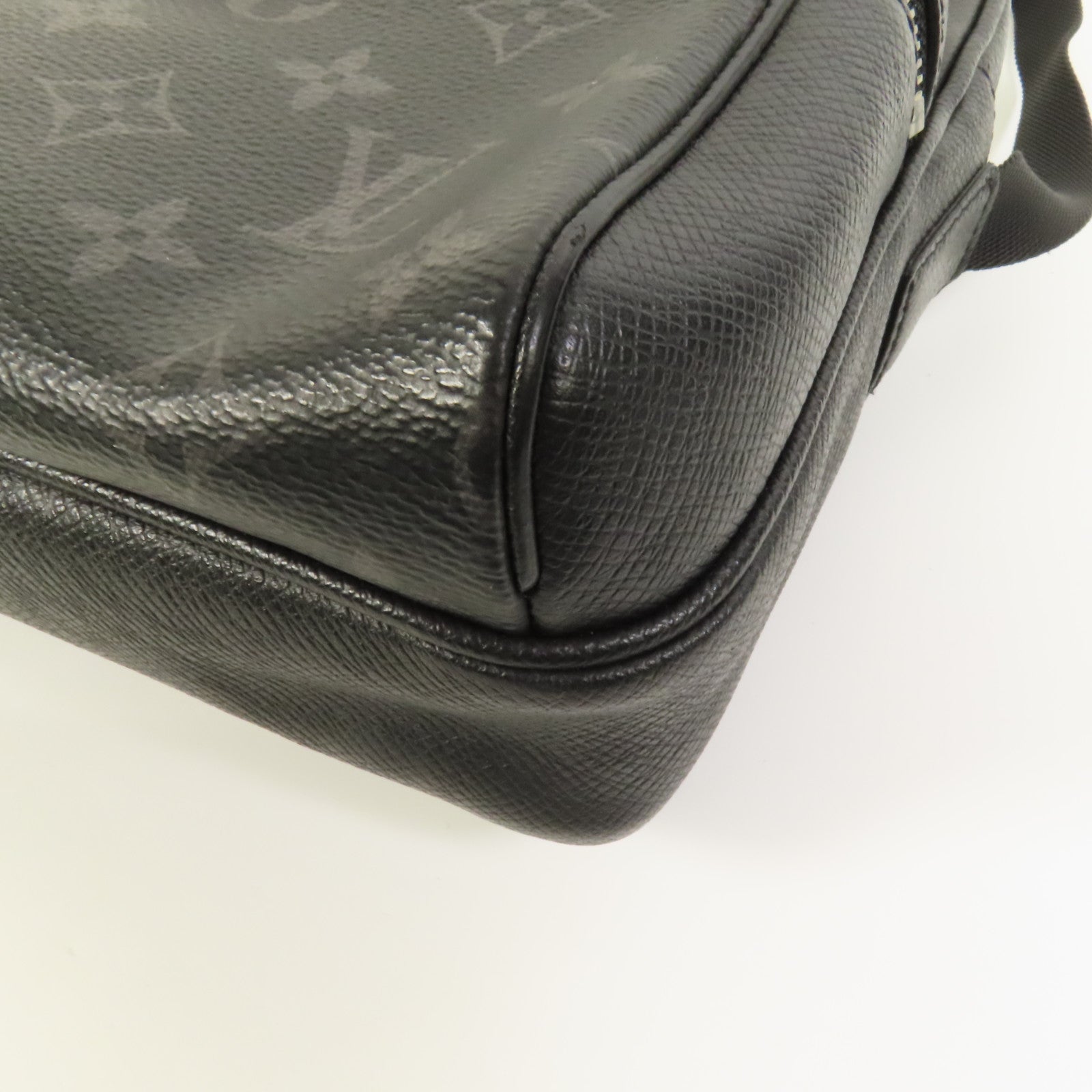 LOUIS VUITTON Monogram Eclipse/Taiga Outdoor Messenger銀扣肩背袋