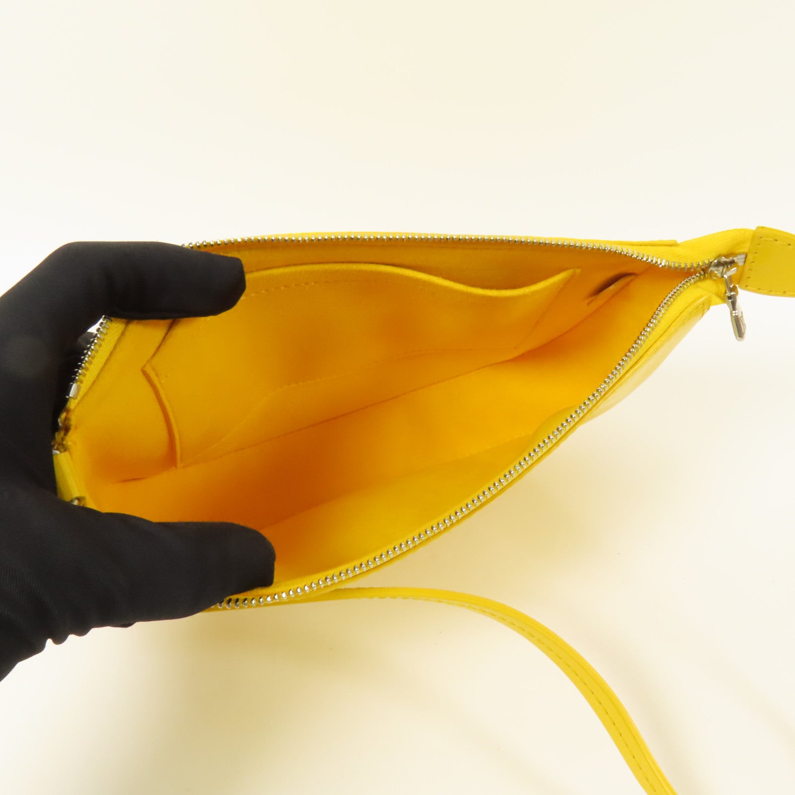 LOUIS VUITTON Epi Pochette Accessories銀扣肩背袋