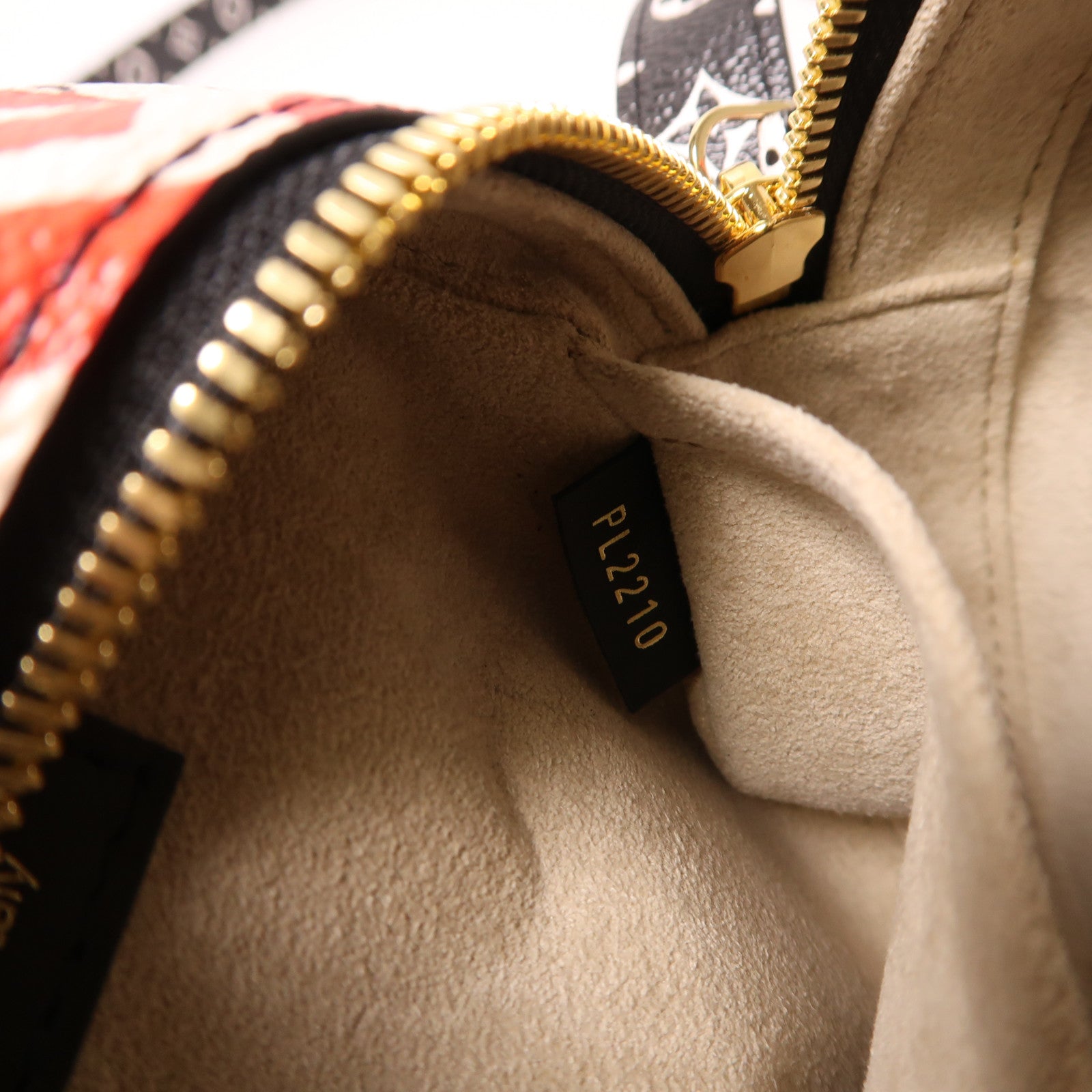 LOUIS VUITTON LV GHW Giant Boite Chapeau Shoulder Bag M45366