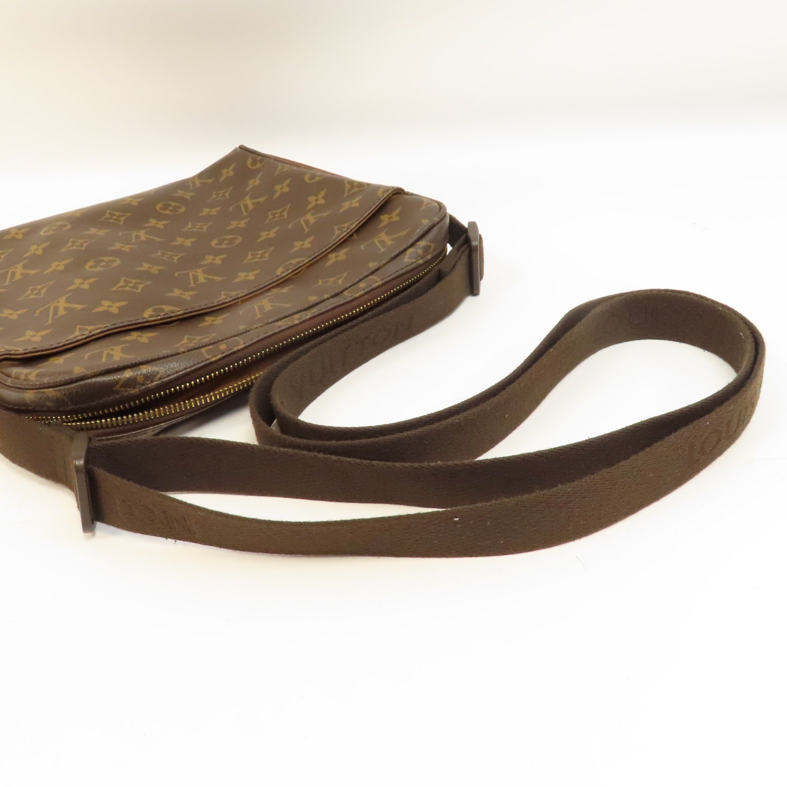LOUIS VUITTON Monogram Trotteur Beaubourg金扣肩背袋啡色