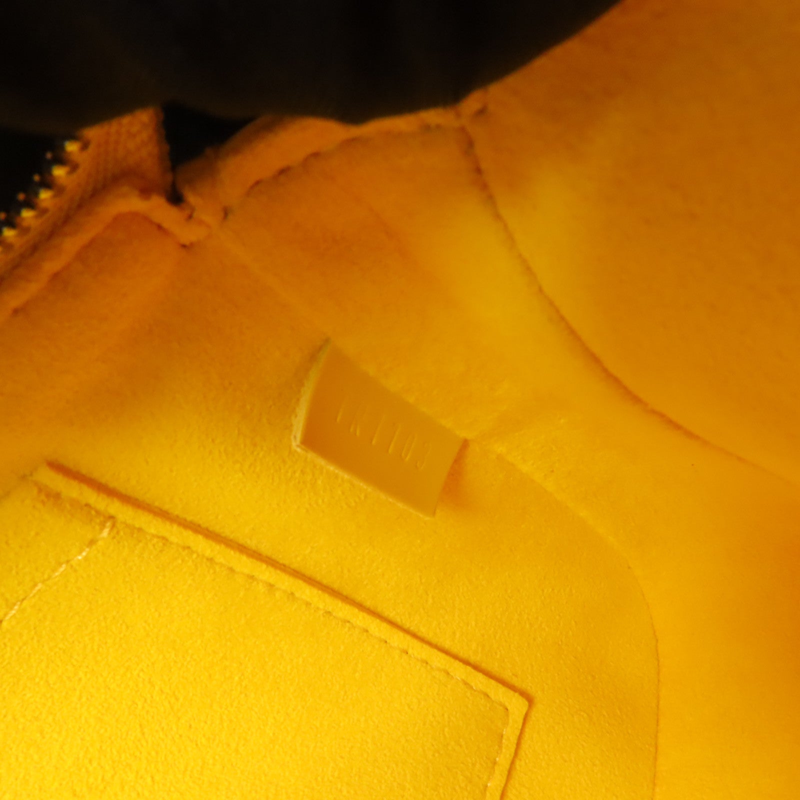 LOUIS VUITTON Epi Pochette Accessories銀扣肩背袋