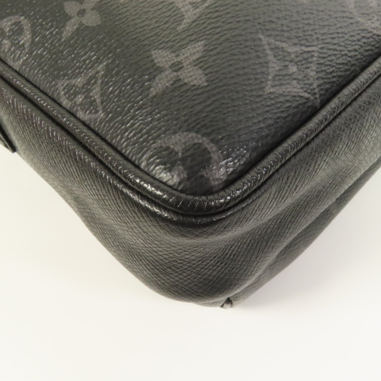 LOUIS VUITTON Monogram Eclipse/Taiga Outdoor Messenger銀扣肩背袋
