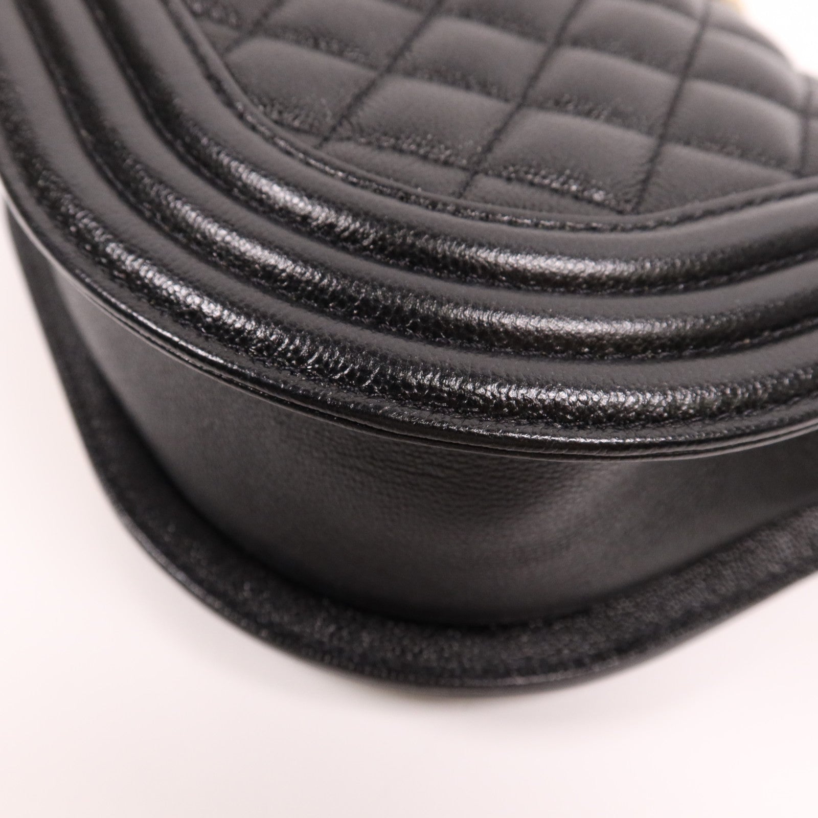 CHANEL 牛皮皮革Boy Messenger金扣鏈帶肩背袋