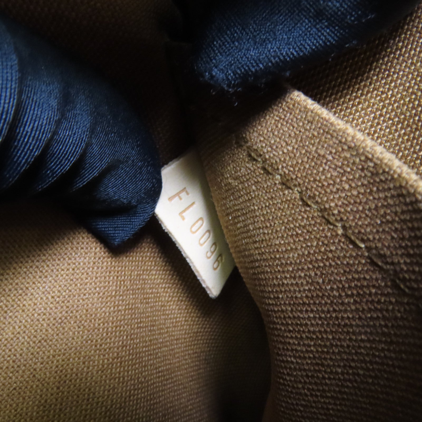 LOUIS VUITTON Monogram Popincourt Haut金扣肩背袋