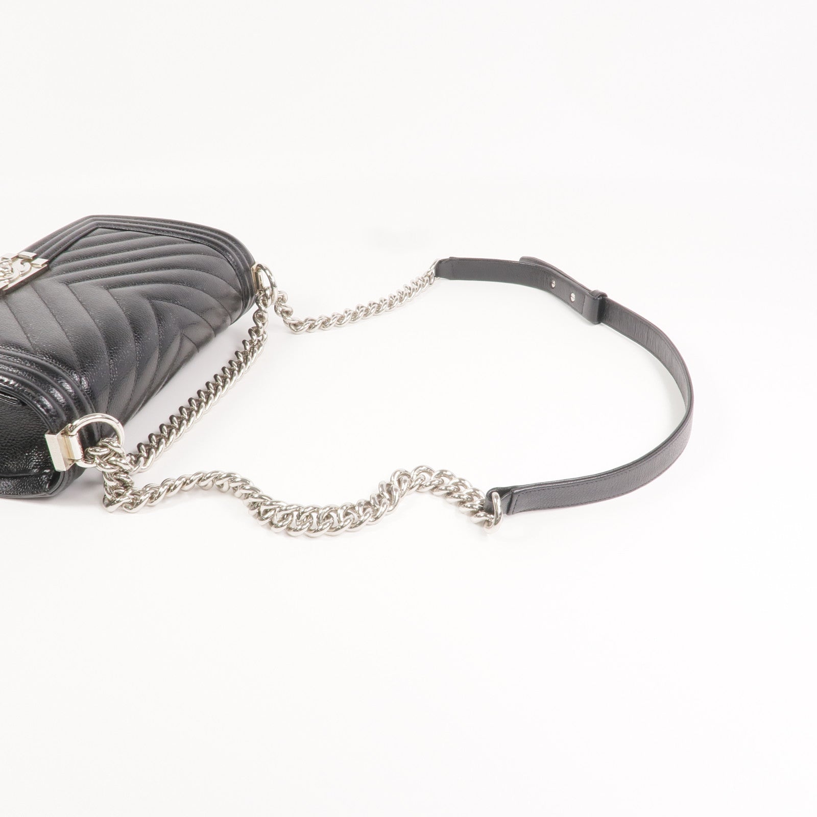 CHANEL 牛皮皮革Boy 25銀扣鏈帶肩背袋