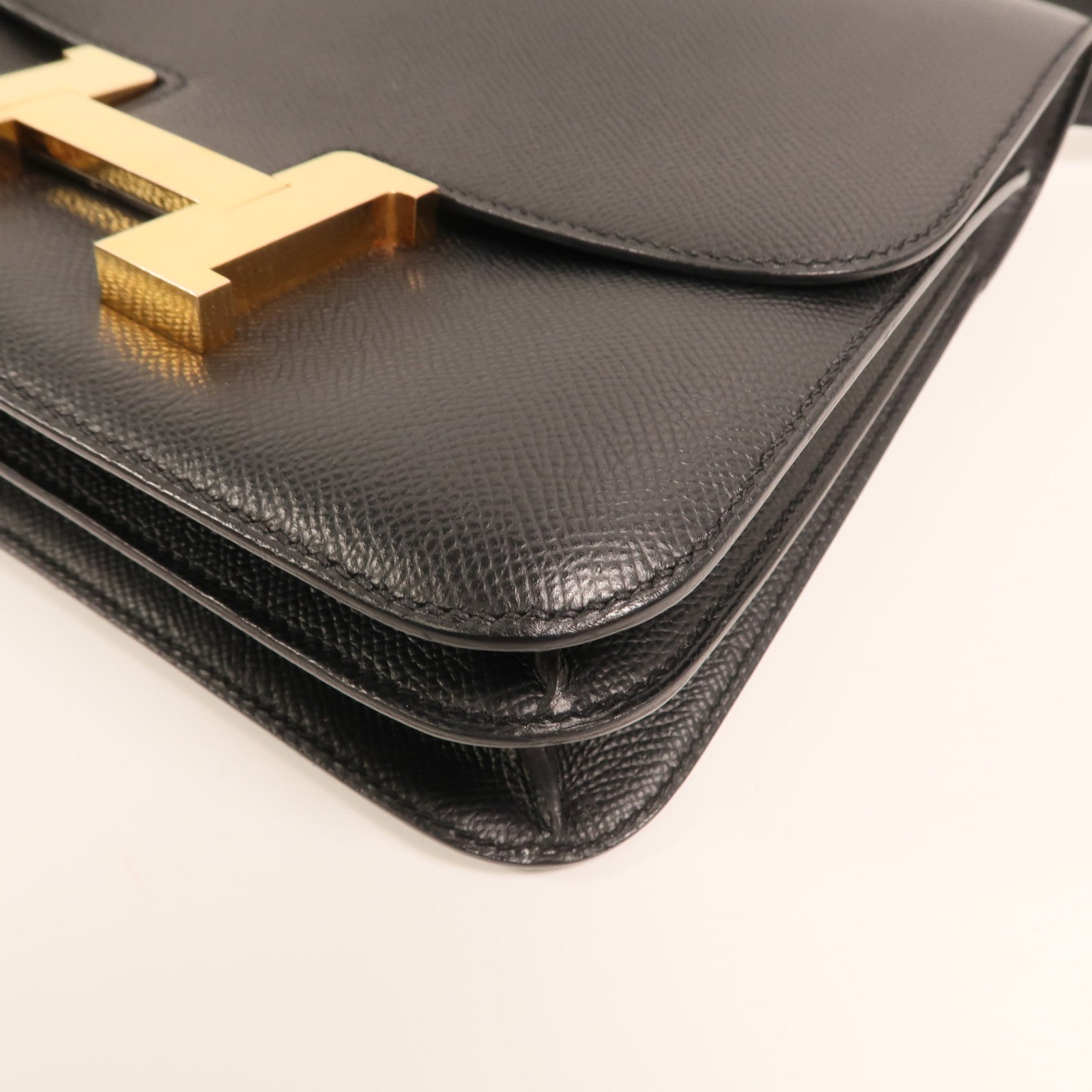 HERMES Epsom皮革Constance 24金扣肩背袋Noir