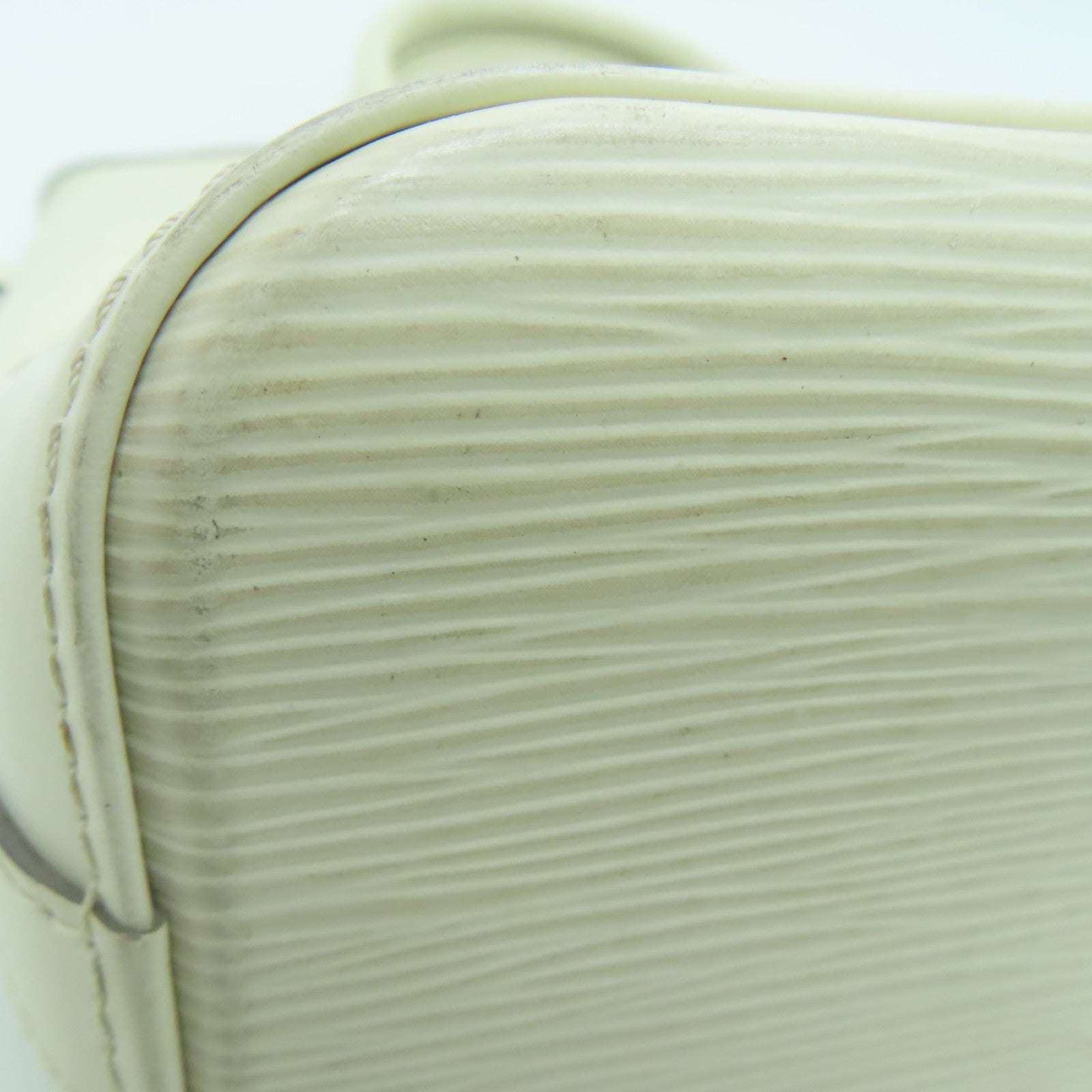 LOUIS VUITTON Epi Lockit Vertical Silver Buckle Handle Bag White